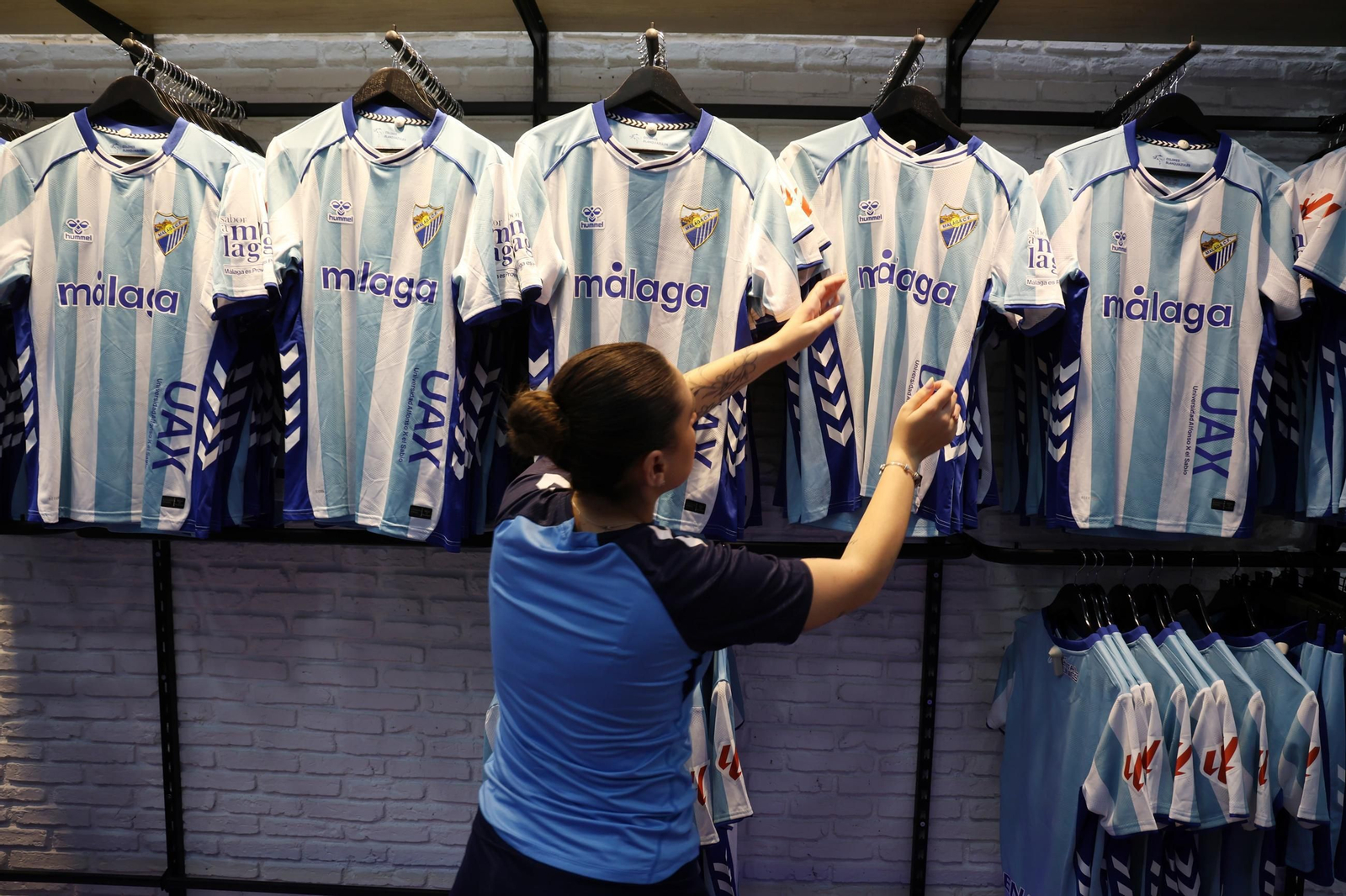 La camiseta del Málaga CF 2025/26, al detalle
