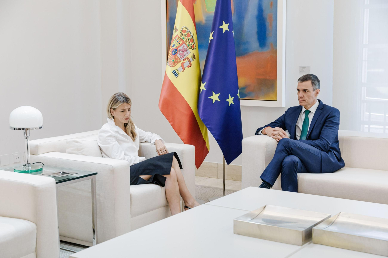El presidente del Gobierno, Pedro Sánchez , y la vicepresidenta segunda y ministra de Trabajo y Economía Social, Yolanda Díaz, durante su reunión del pasado lunes en la Moncloa. El presidente del Gobierno, Pedro Sánchez , y la vicepresidenta segunda y ministra de Trabajo y Economía Social, Yolanda Díaz, durante su reunión del pasado lunes en la Moncloa.
