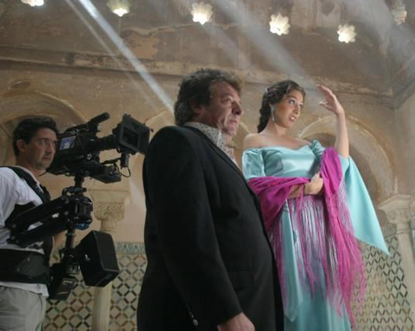 Con su hija Estrella durante el rodaje de 'Morente sueña la Alhambra', en 2004. / Sole Miranda