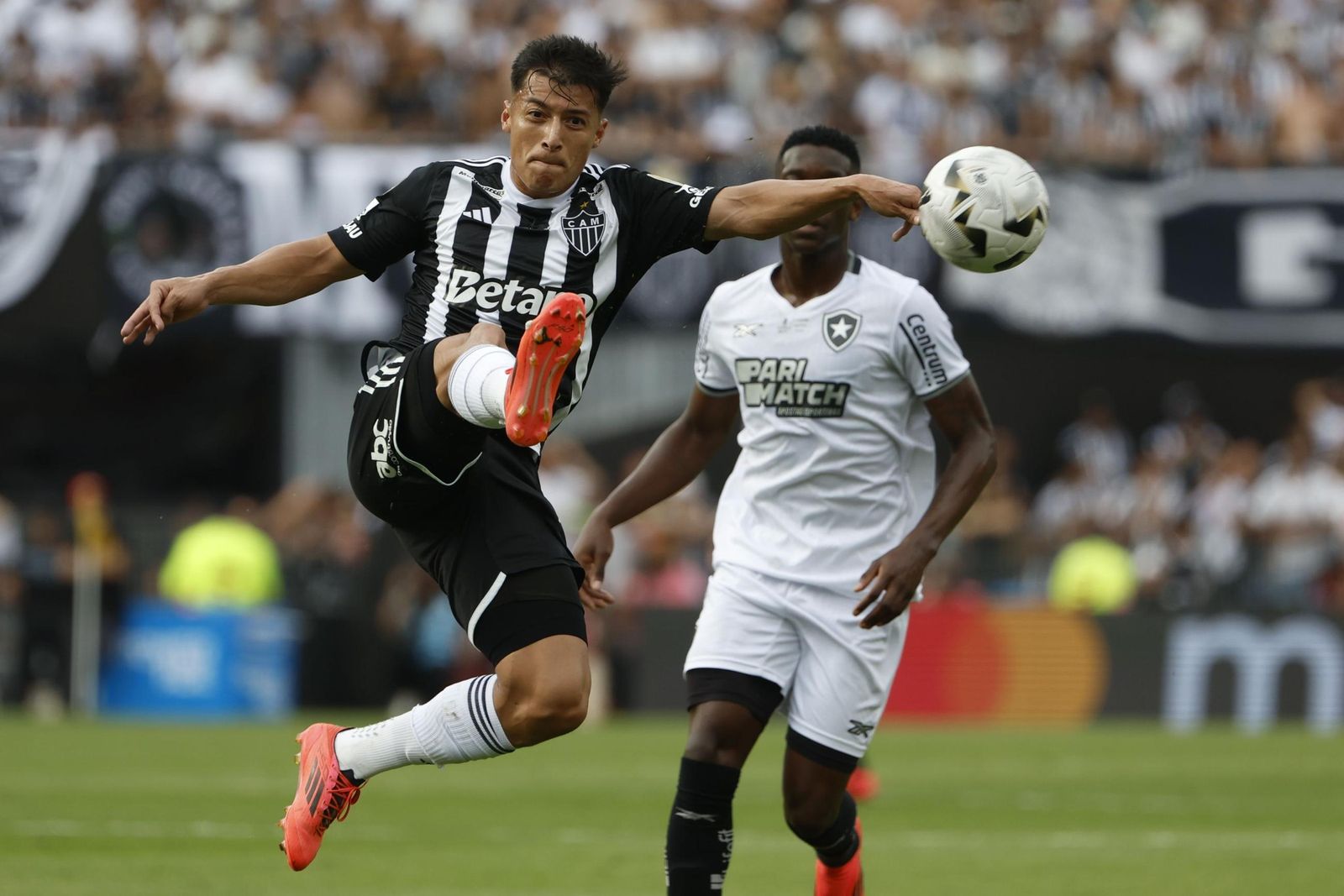 Las fotos de una final de la Libertadores histórica; Botafogo, campeón con 10, ante Atlético Mineiro