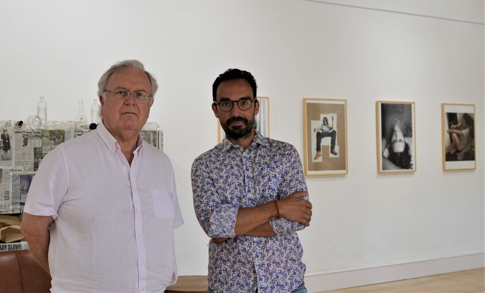 Tomás Osborne, presidente de la Fundación Osborne; junto a César Jiménez, director de Casa de Indias, en la exposición.