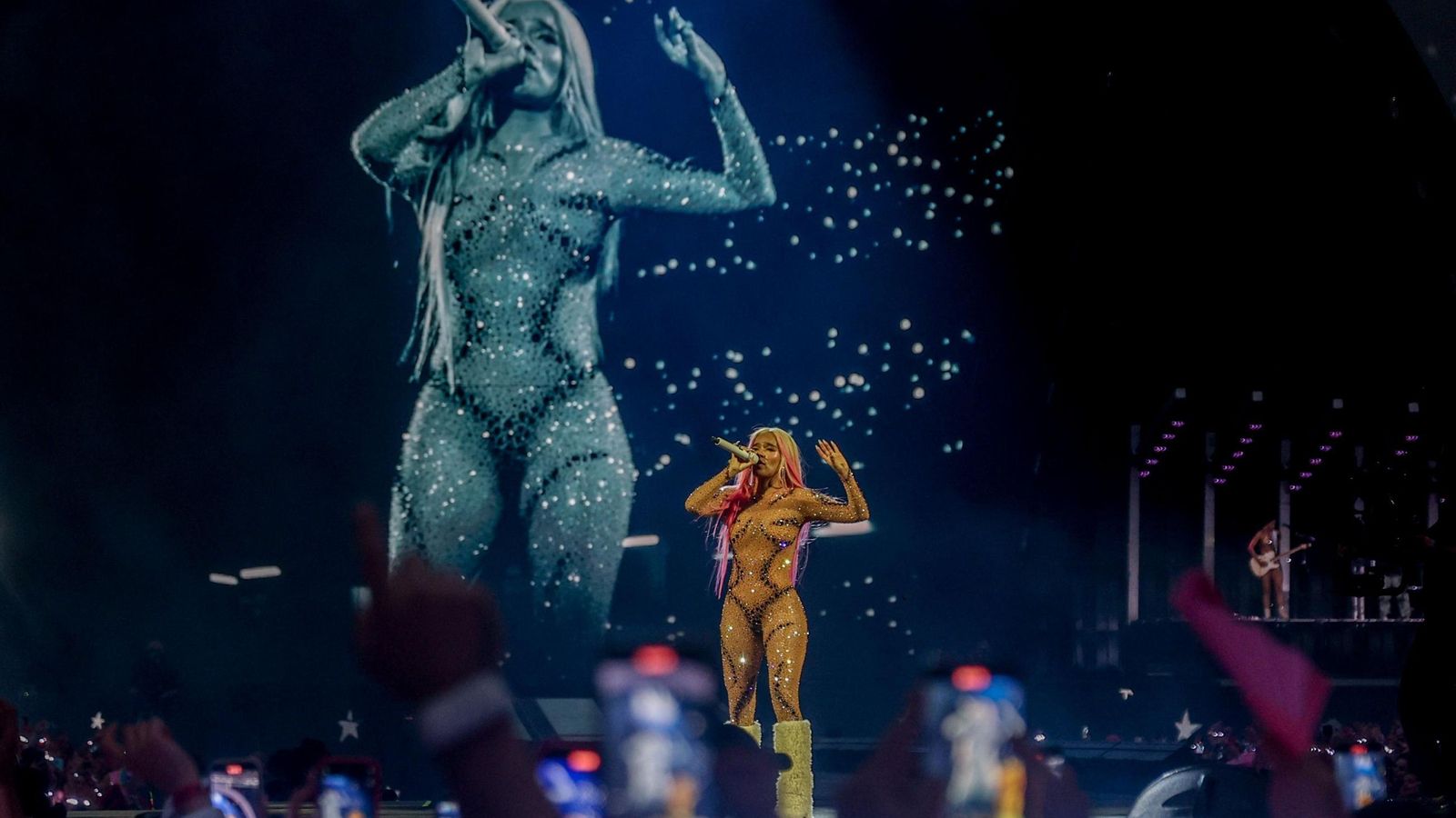 Las fotos del primer concierto de cuatro de Karol G en el Santiago Bernabéu