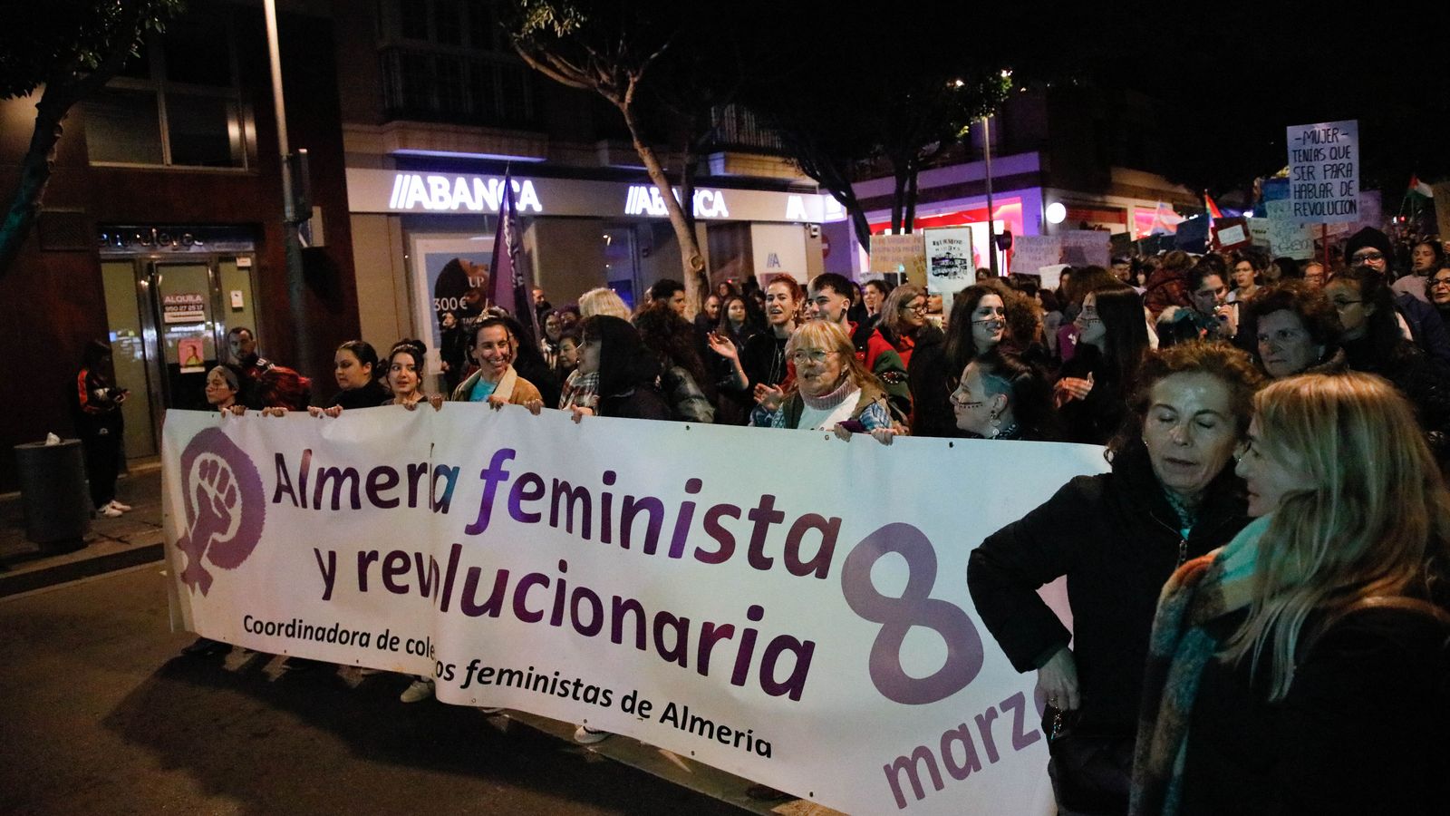 Las calles de Almería claman por la igualdad y contra la violencia machista