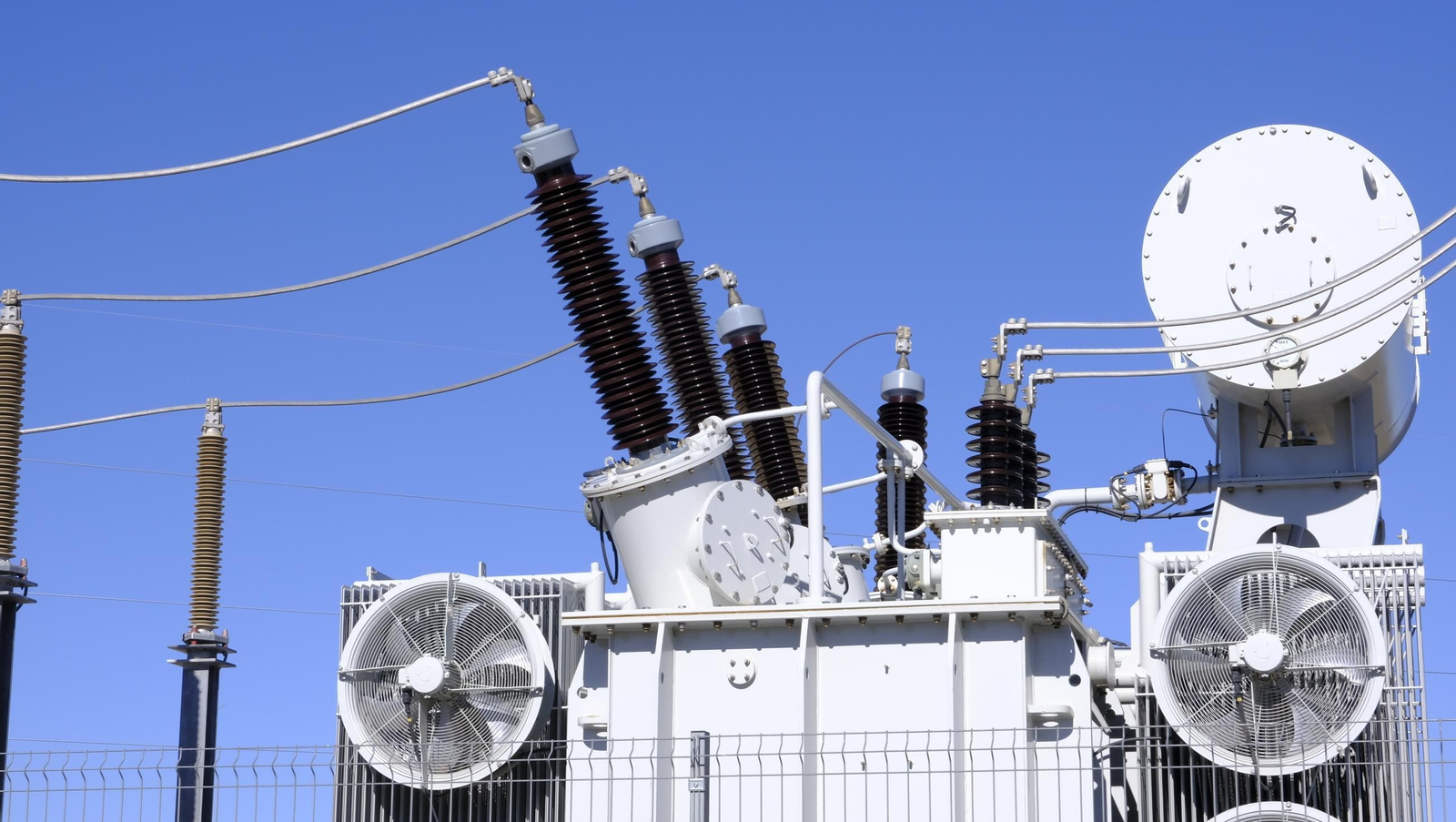 La subestación eléctrica de Endesa en Sorbas muestra sus mejoras, en fotos