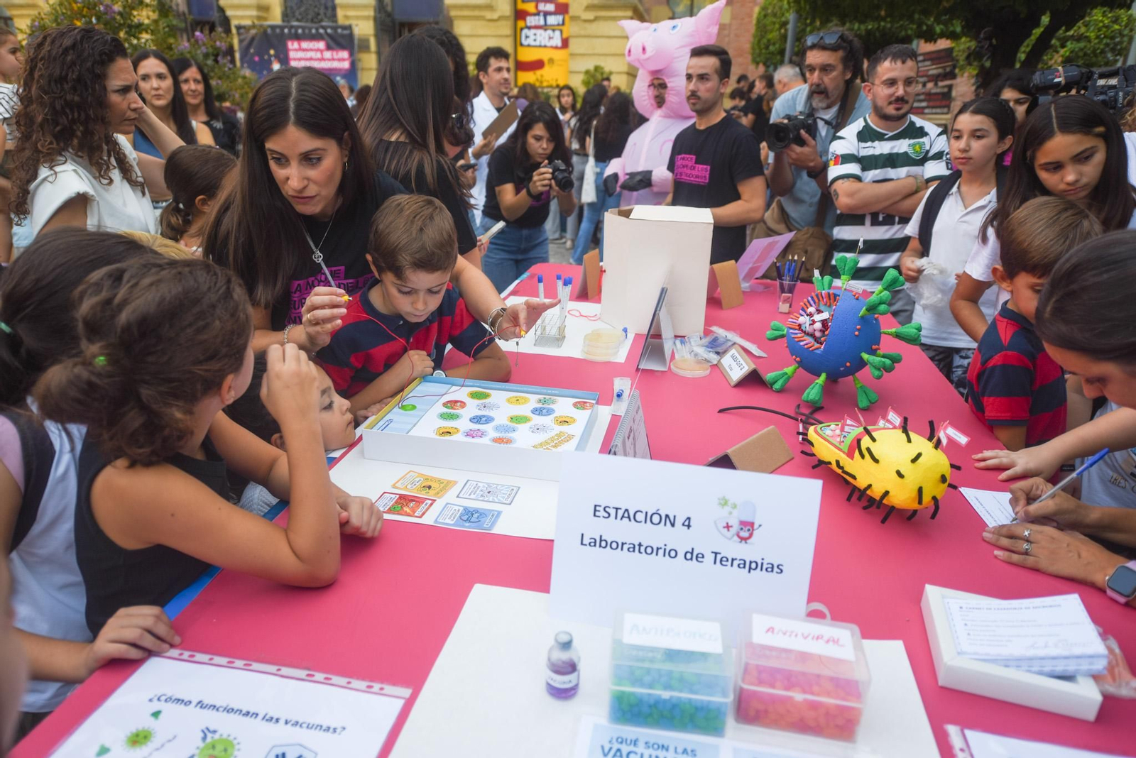 Las mejores fotos de la Feria de los Ingenios, el cierre de la Noche de los Investigadores en Córdoba
