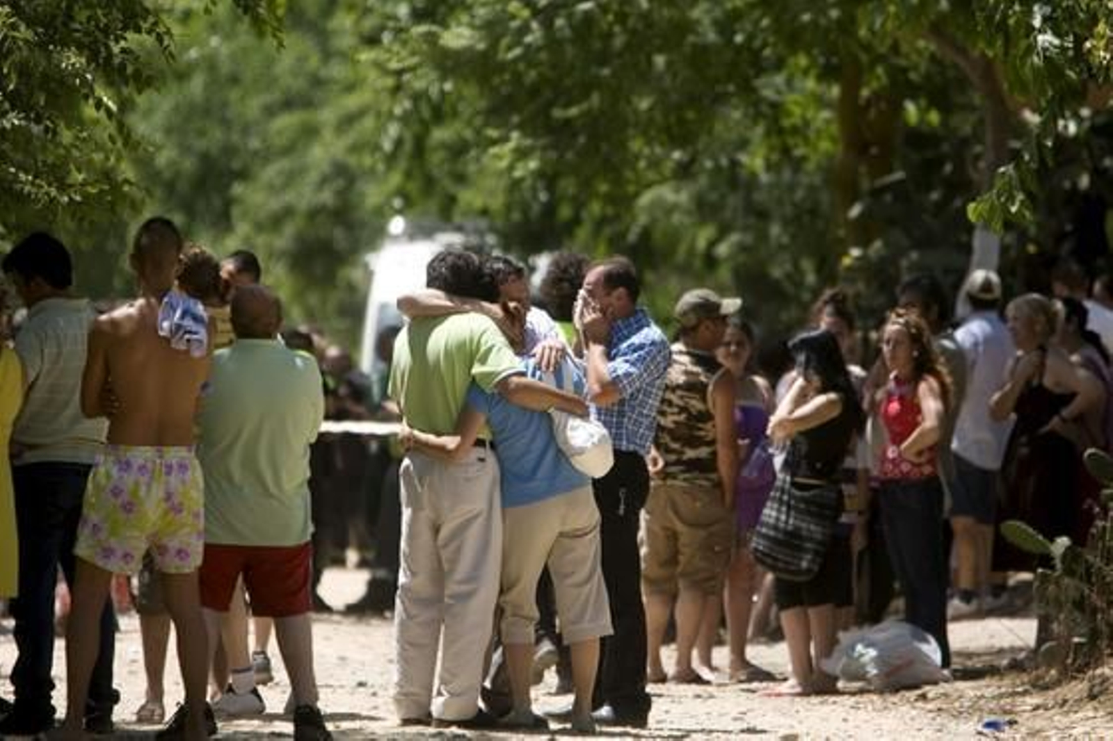 Una explosión en una pirotecnia mata a cuatro personas en Benacazón. / EFE