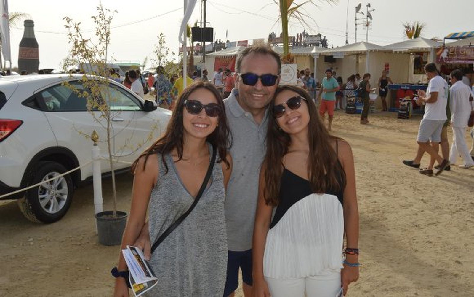 Manolo Cotorruelo con sus hijas Carmen y Laura.

Foto: Ignacio Casas de Ciria