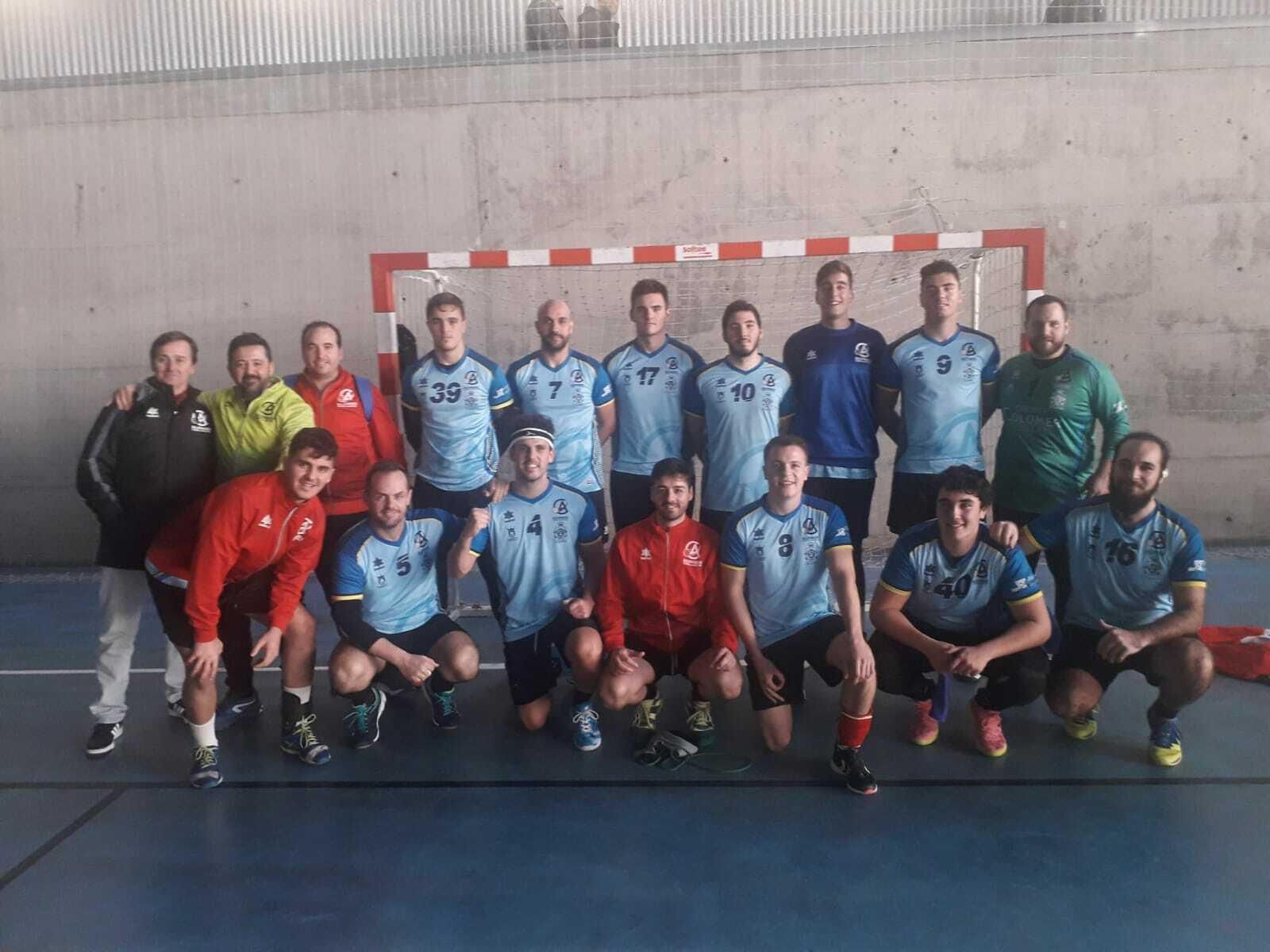 Jugadores y técnicos del BM Villa de Los Barrios