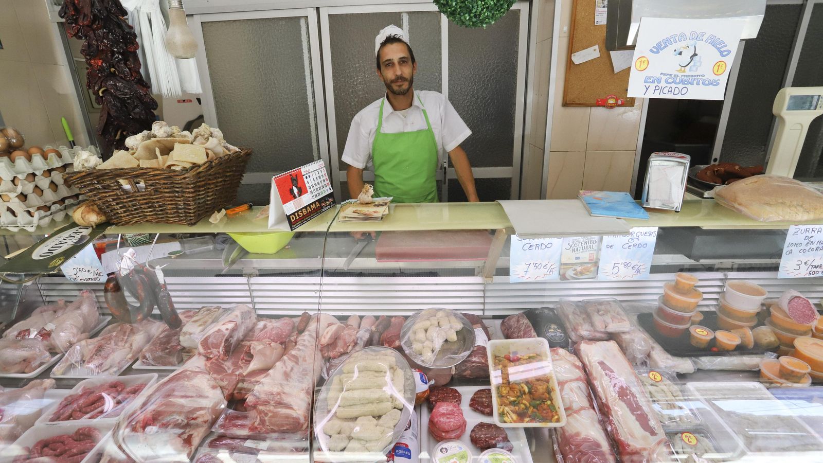 Sergio Rodríguez en su carnicería