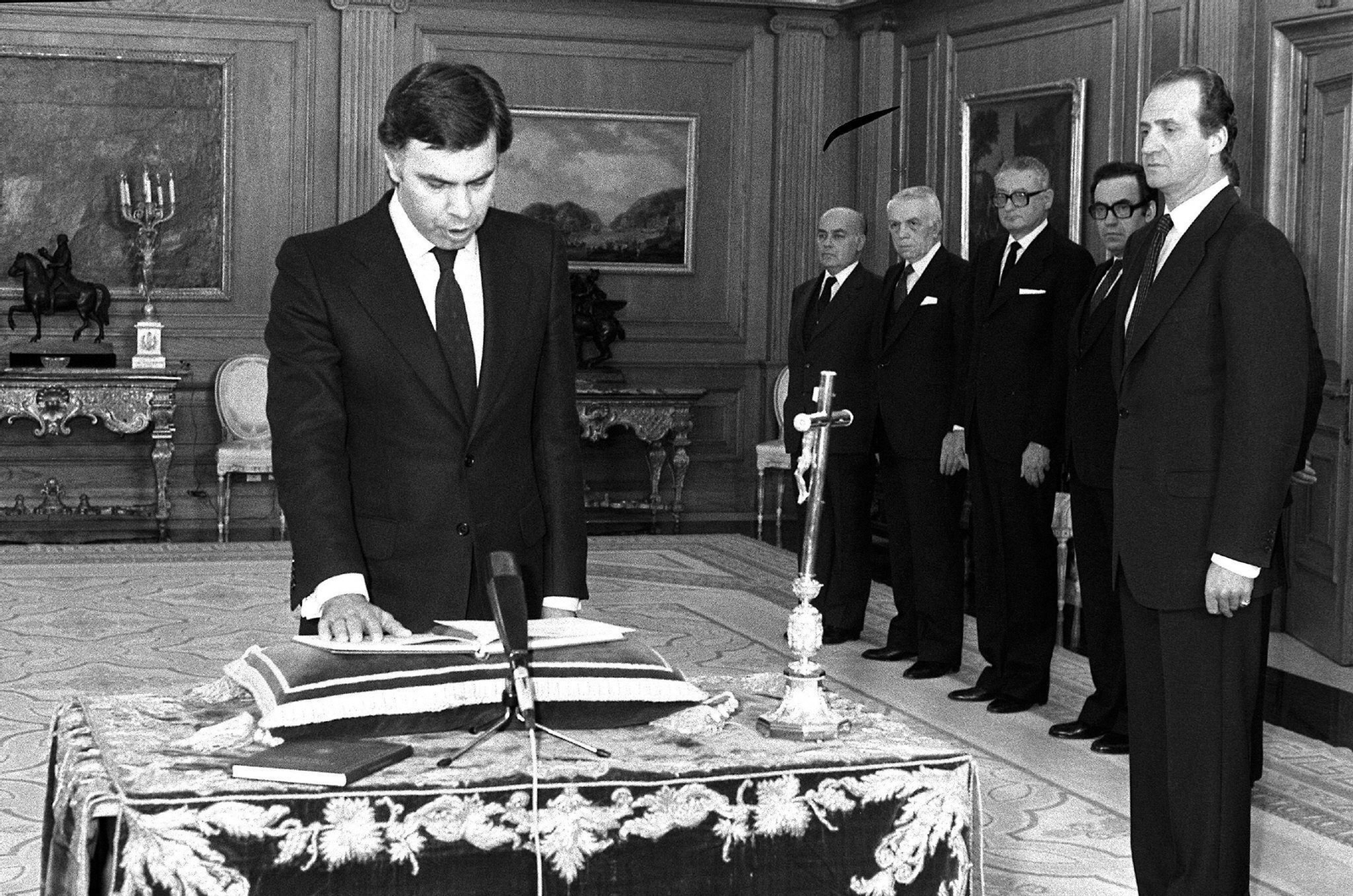 Jura de Felipe  González  como presidente  del Gobierno el 2 de diciembre del 82.