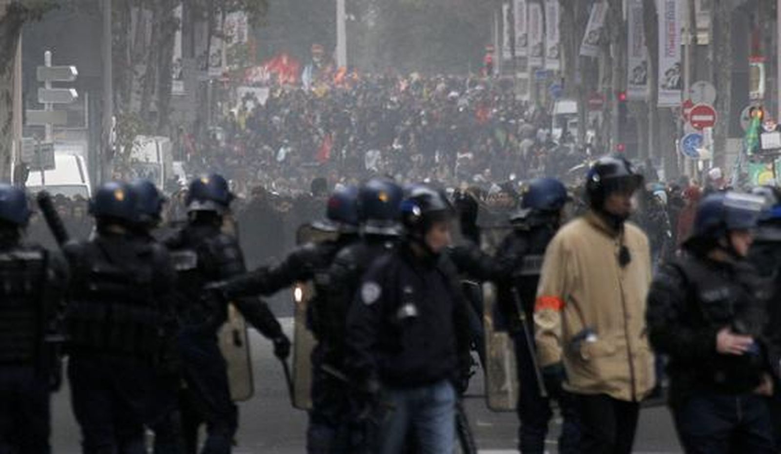 Los franceses se echan a la calle para que Sarkozy no eleve la edad de jubilación.  Foto: Reuters