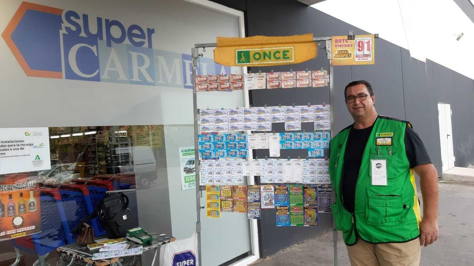 Florentino Molina, vendedor de la ONCE, ha repartido 350.000 euros en Jerez.
