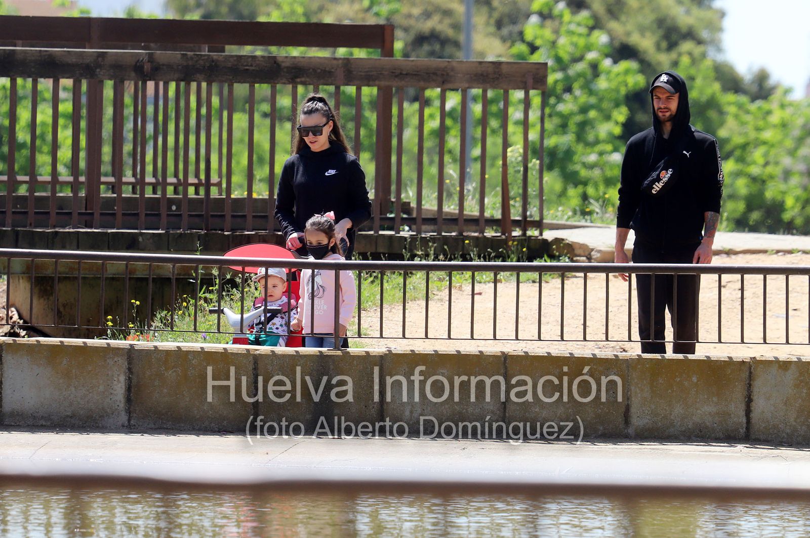 Imágenes del primer día de la salida de niños a la calle en el estado de alarma por coronavirus