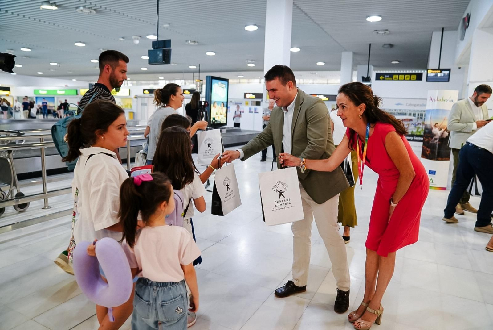 Los primeros pasajeros, nada más llegar.