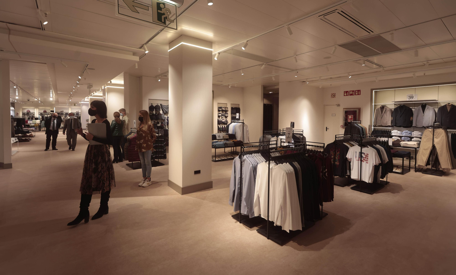 El Corte Inglés presenta las nuevas tiendas en su centro de Sevilla Este