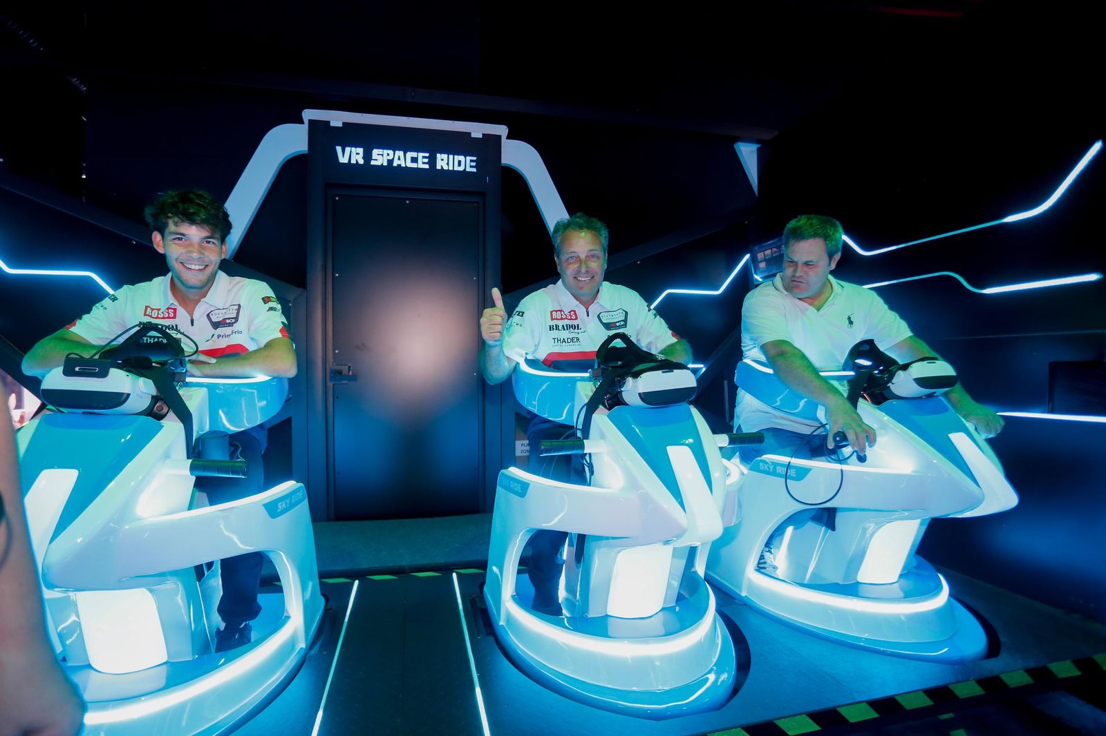 Las fotos de la visita del campeón del Mundo Emilio Alzamora al centro comercial Bahía Plaza de Palmones (Los Barrios)