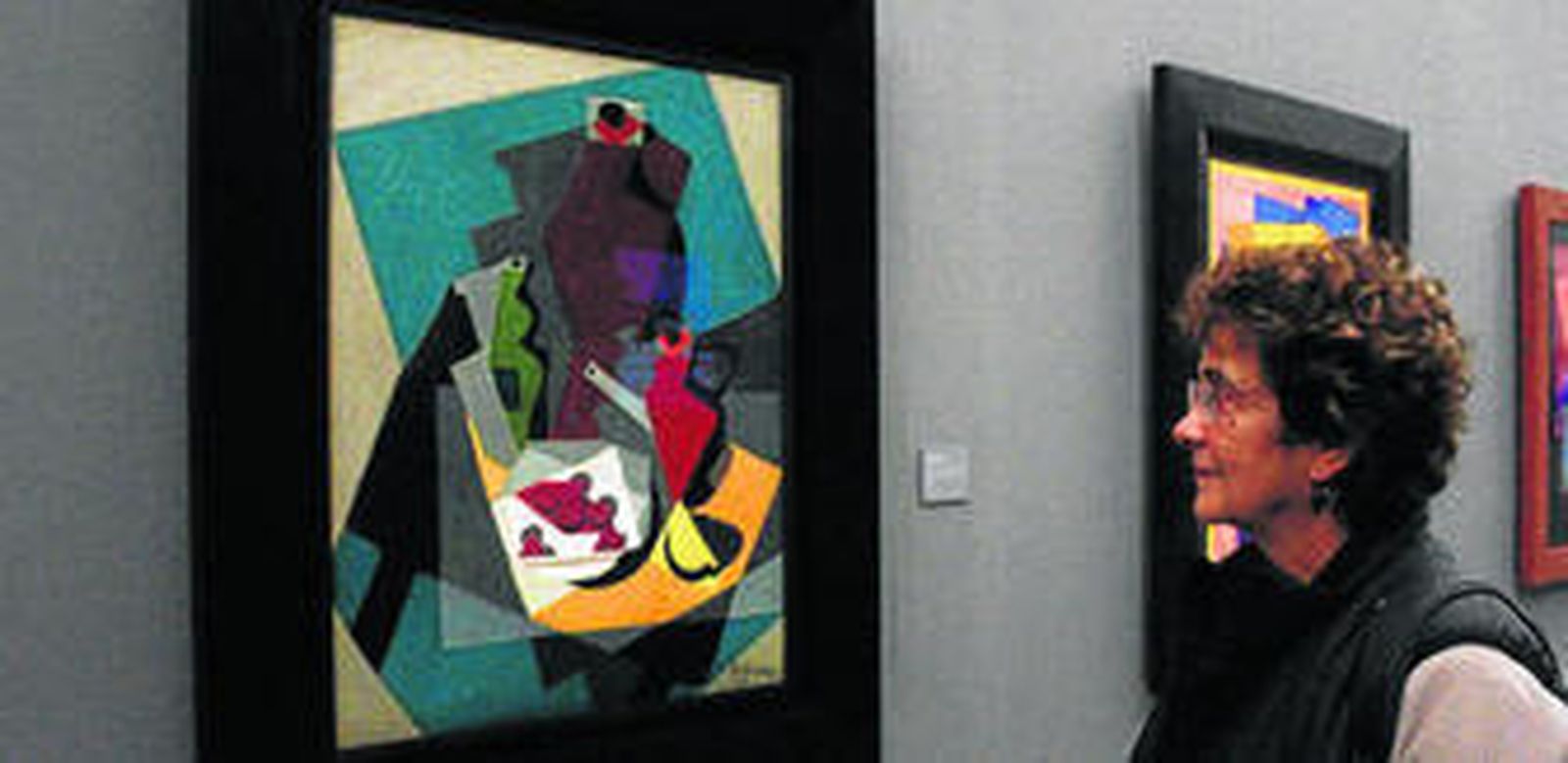 Una de las mejores colecciones que existen sobre pintura cubista está en posesión de la Fundación Telefónica; ésta con buen criterio ha decidido darle un sentido itinerante y llevarla por importantes espacios expositivos. Ahora llega al Museo de Bellas Artes de Granada, donde podrá verse hasta finales de febrero. Nos muestra una colección centrada en la figura de Juan Gris.