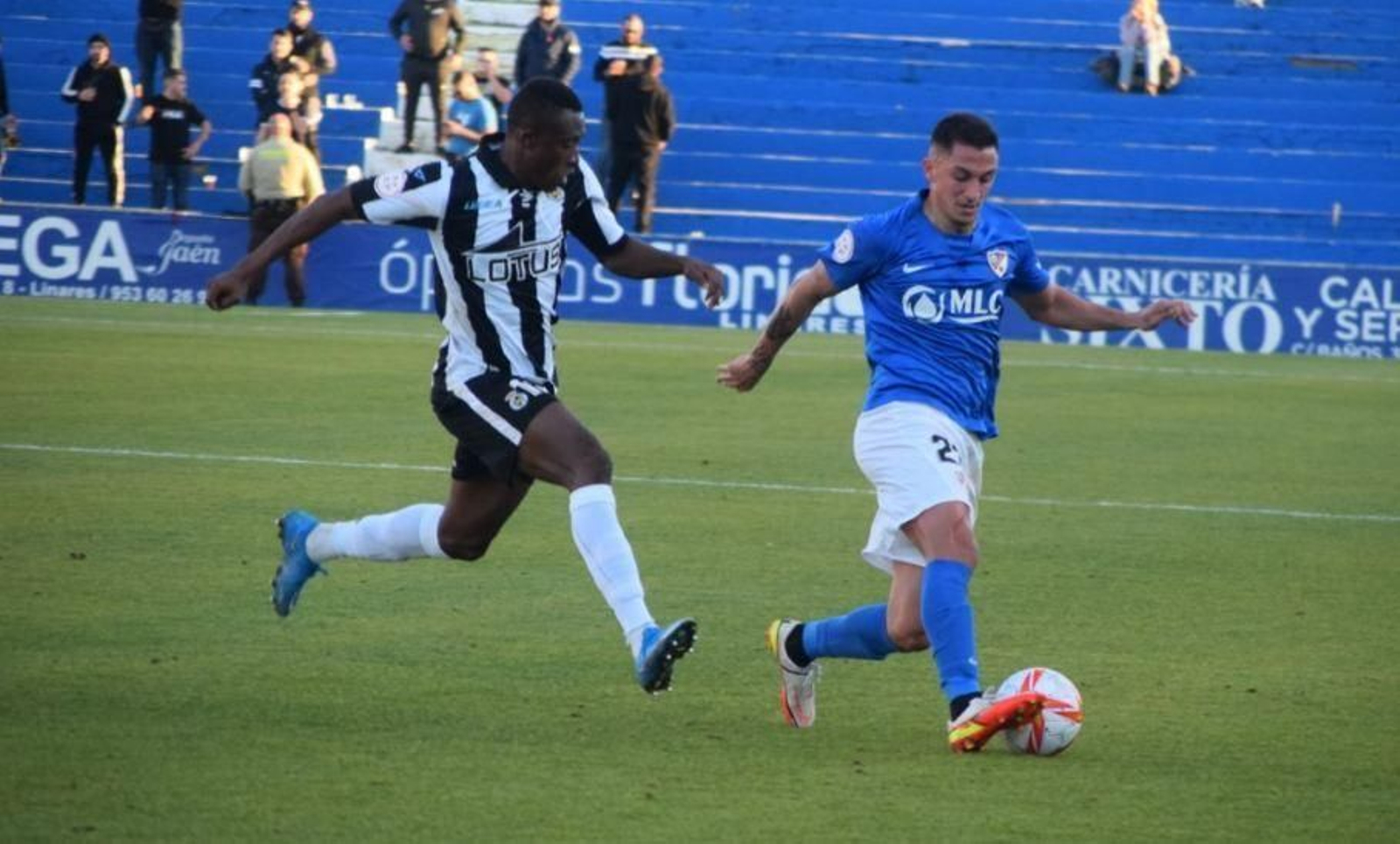 Las fotos del empate entre Linares Deportivo y Real Balompédica