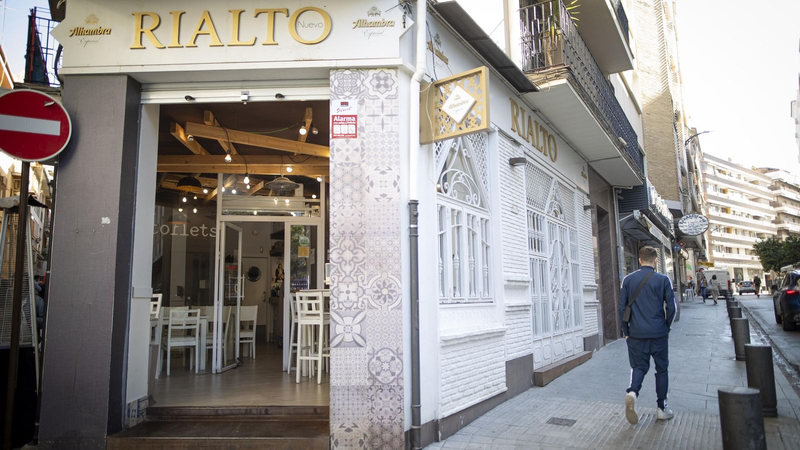 Exterior del bar Nuevo Rialto.