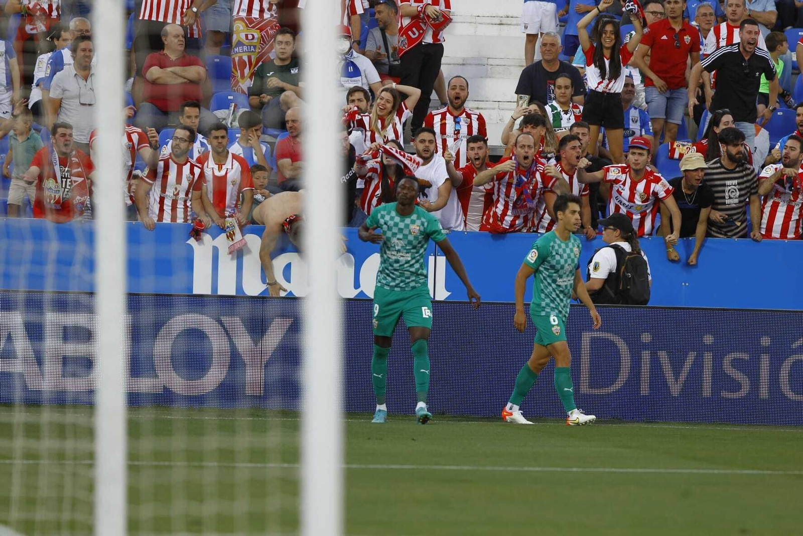 Sadiq celebra con De la Hoz el 2-2 en Leganés