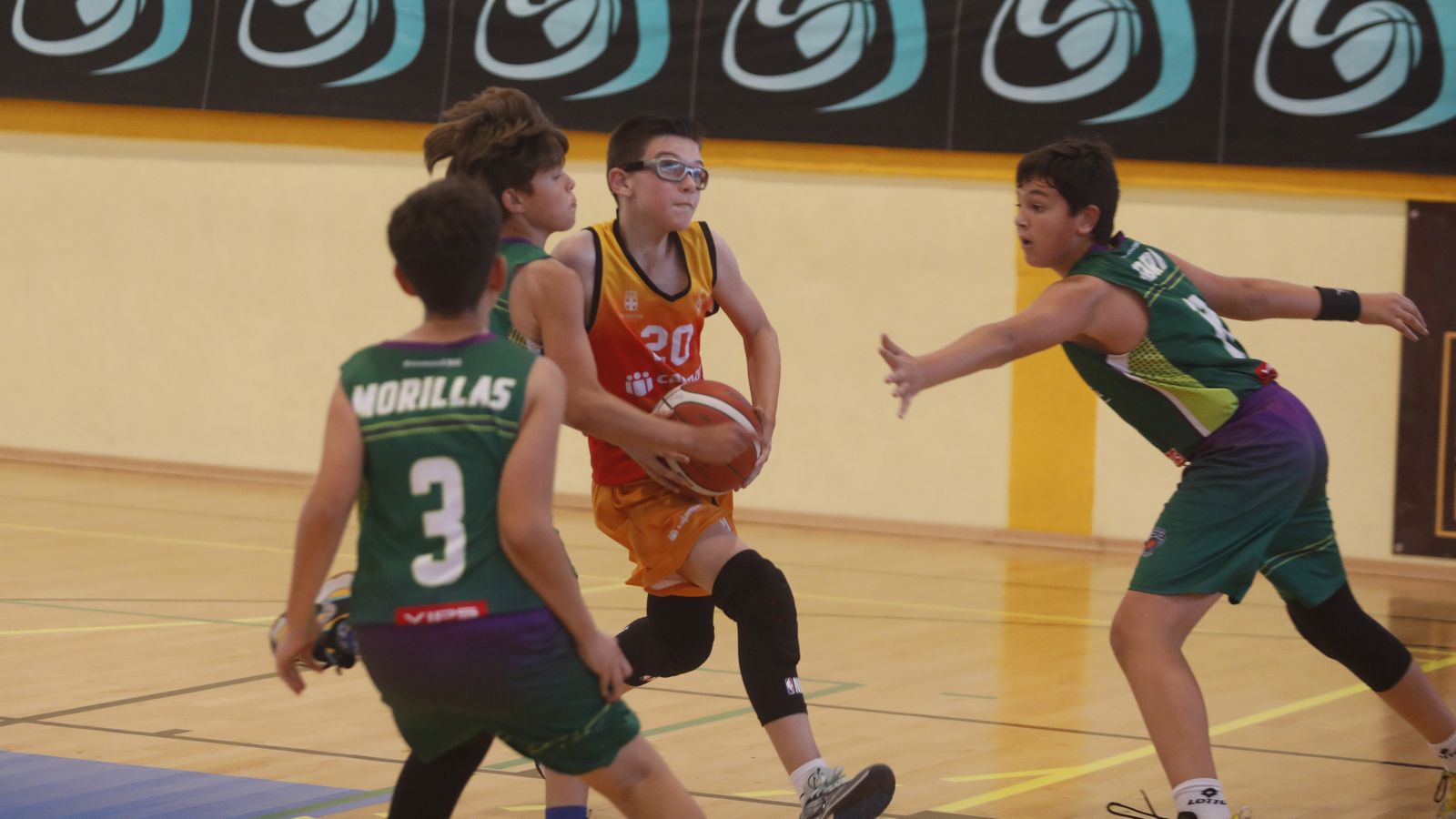 Las fotos de la primera jornada del Cadeba mini-masculino de La Línea