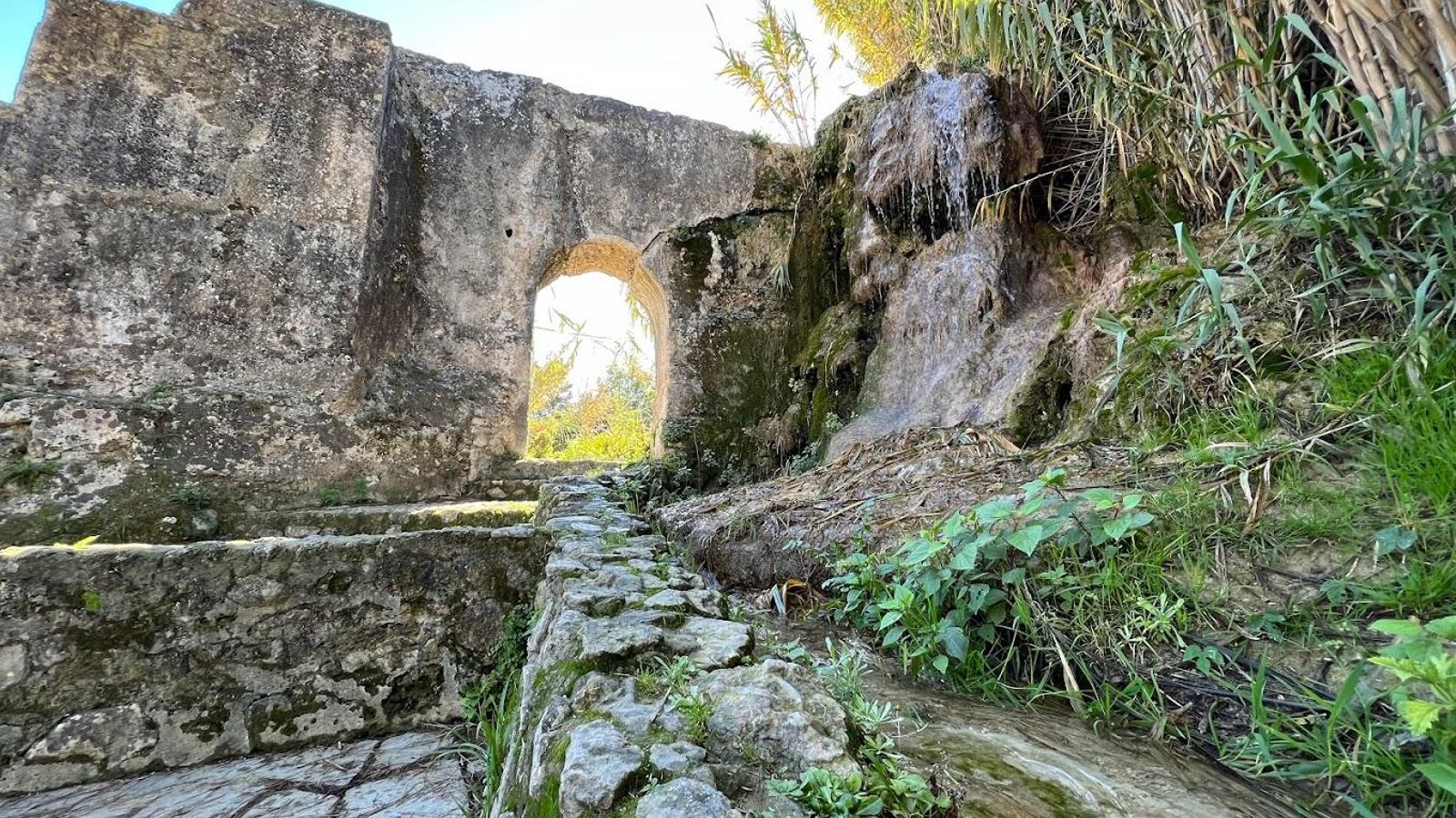Durante la ruta encontrarás este acueducto romano Durante la ruta encontrarás este acueducto romano