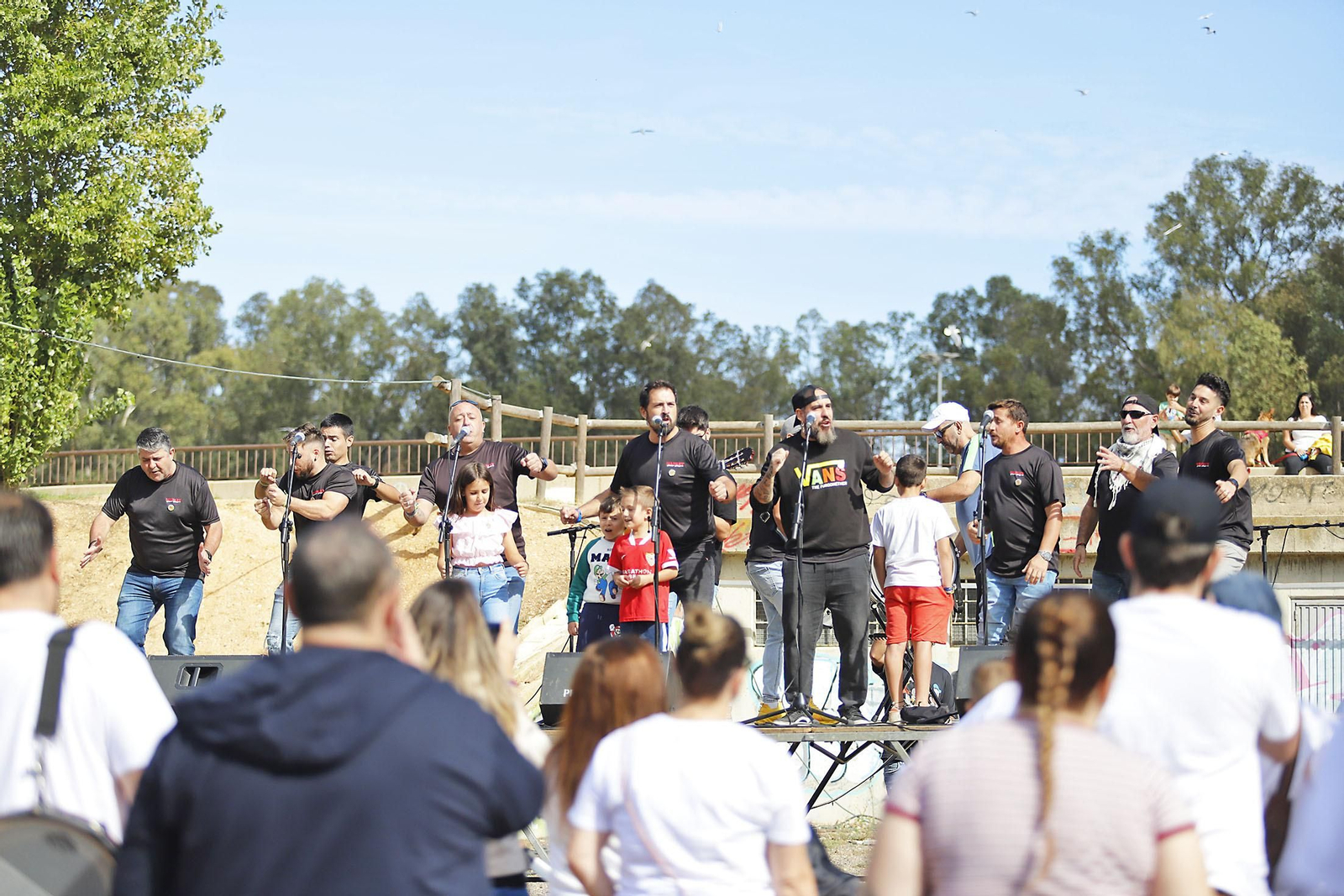 Imágenes de la convivencia carnavalera del Parque Moret en Huelva