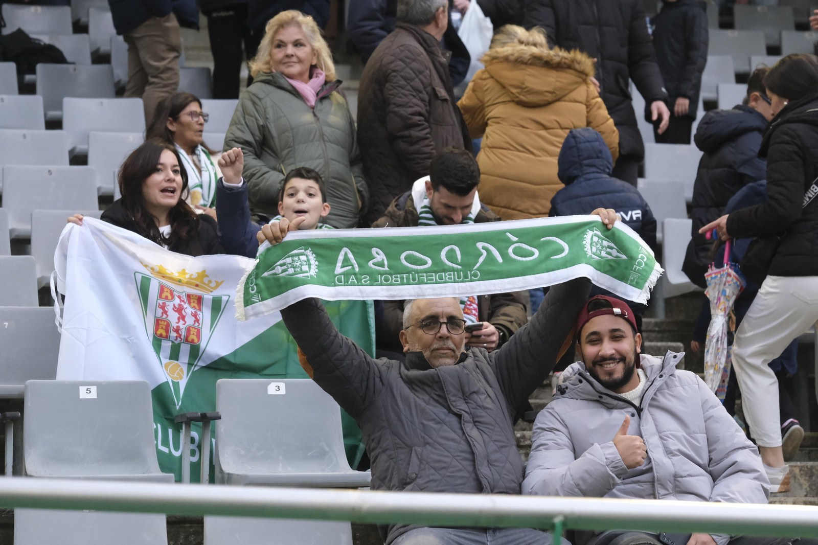 Las imágenes del ambiente en El Arcángel para el Córdoba CF - Balona
