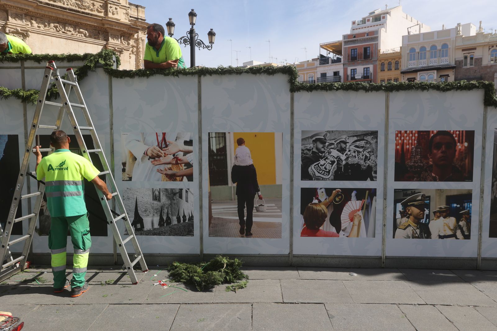 Vinilos en los palcos de la Plaza de San Francisco