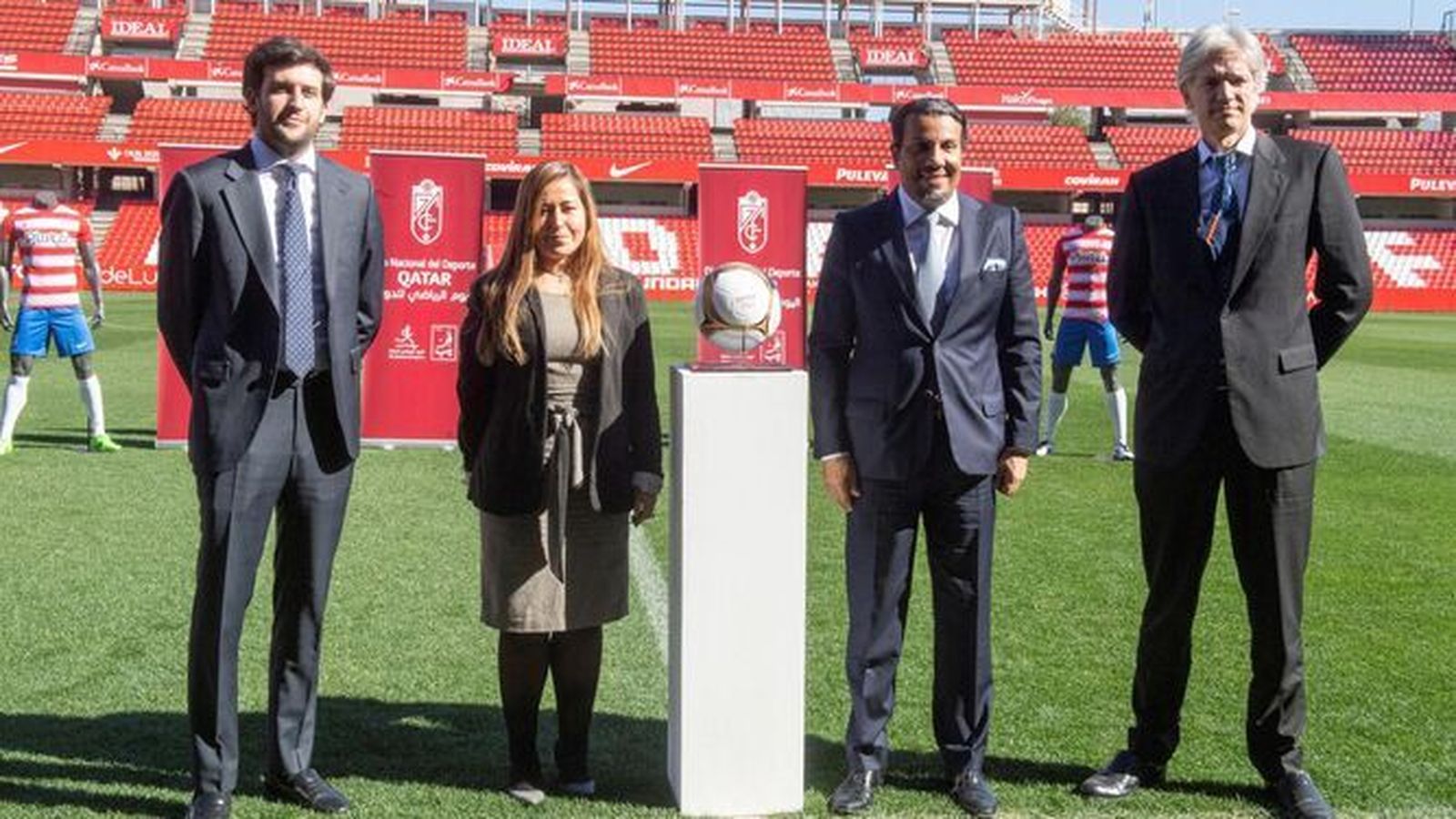 Aranguren (i), en un acto en el Nuevo Los Cármenes