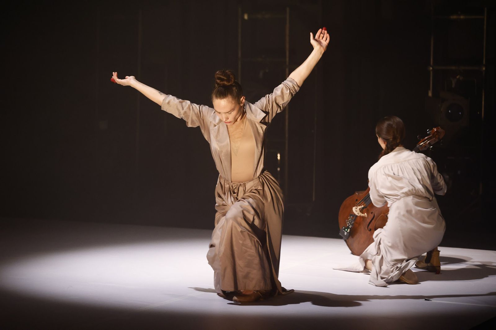 Florencia Oz e Isidora O'Ryan "Antípodas" Bienal de Sevilla, en imágenes