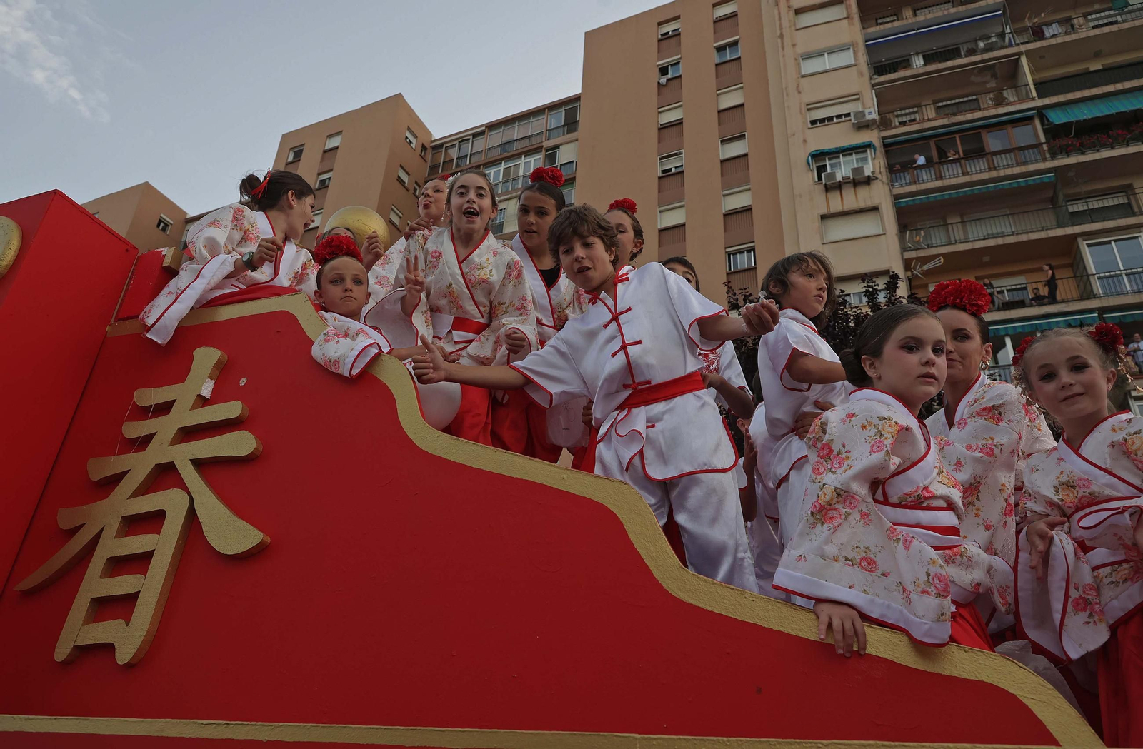Búscate en las fotos de la cabalgata de la Feria Real de Algeciras 2025
