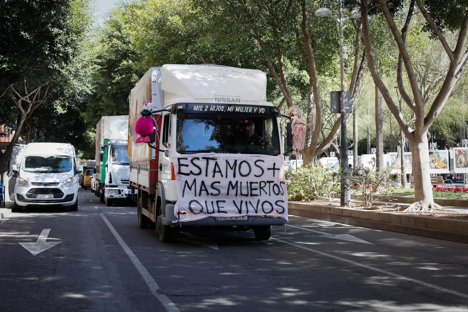 Los agricultores colapsan el puerto de Almería