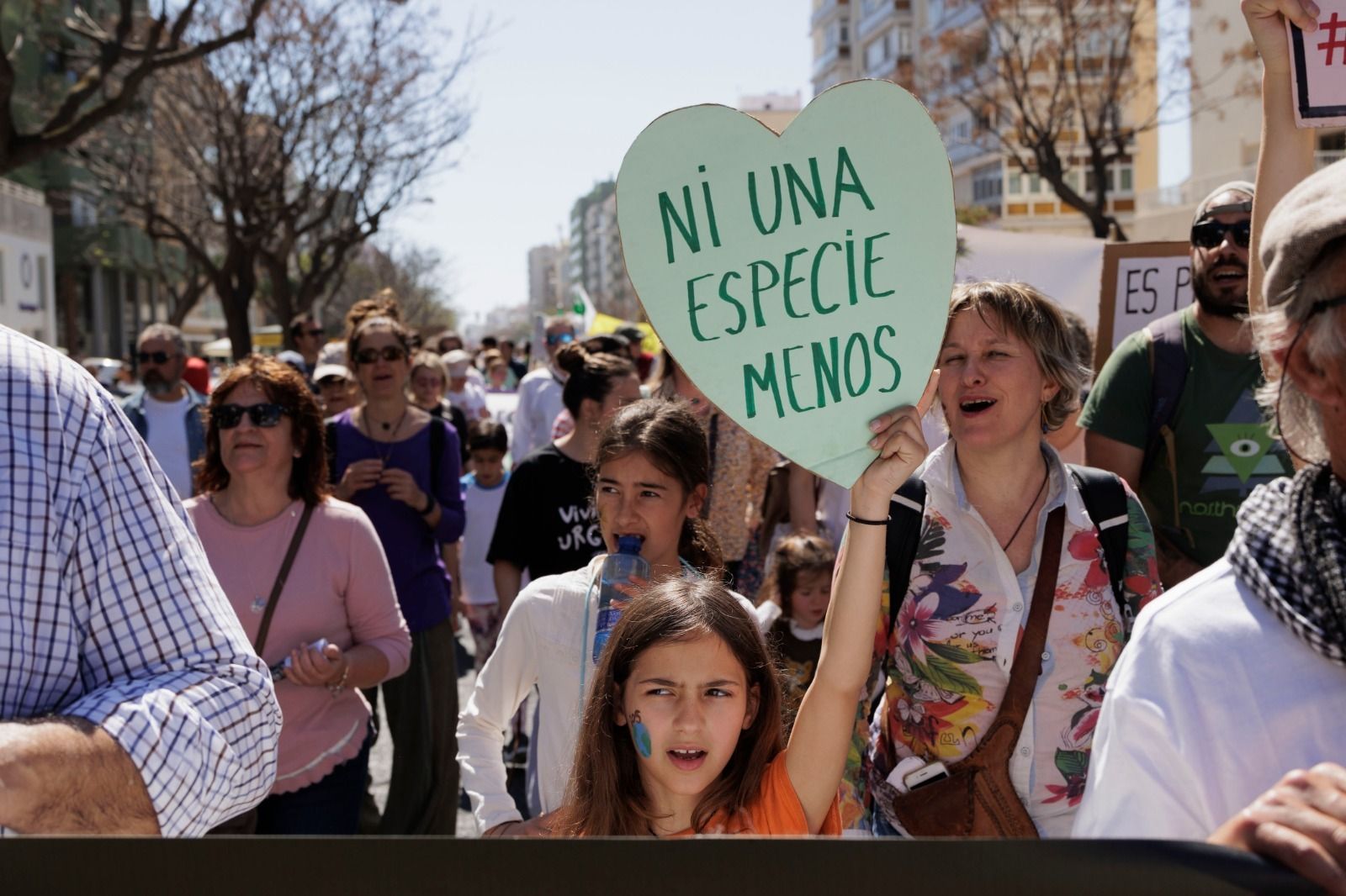 Miles de personas se manifiestan en Cádiz por la Educación Pública, la Sanidad y el Clima