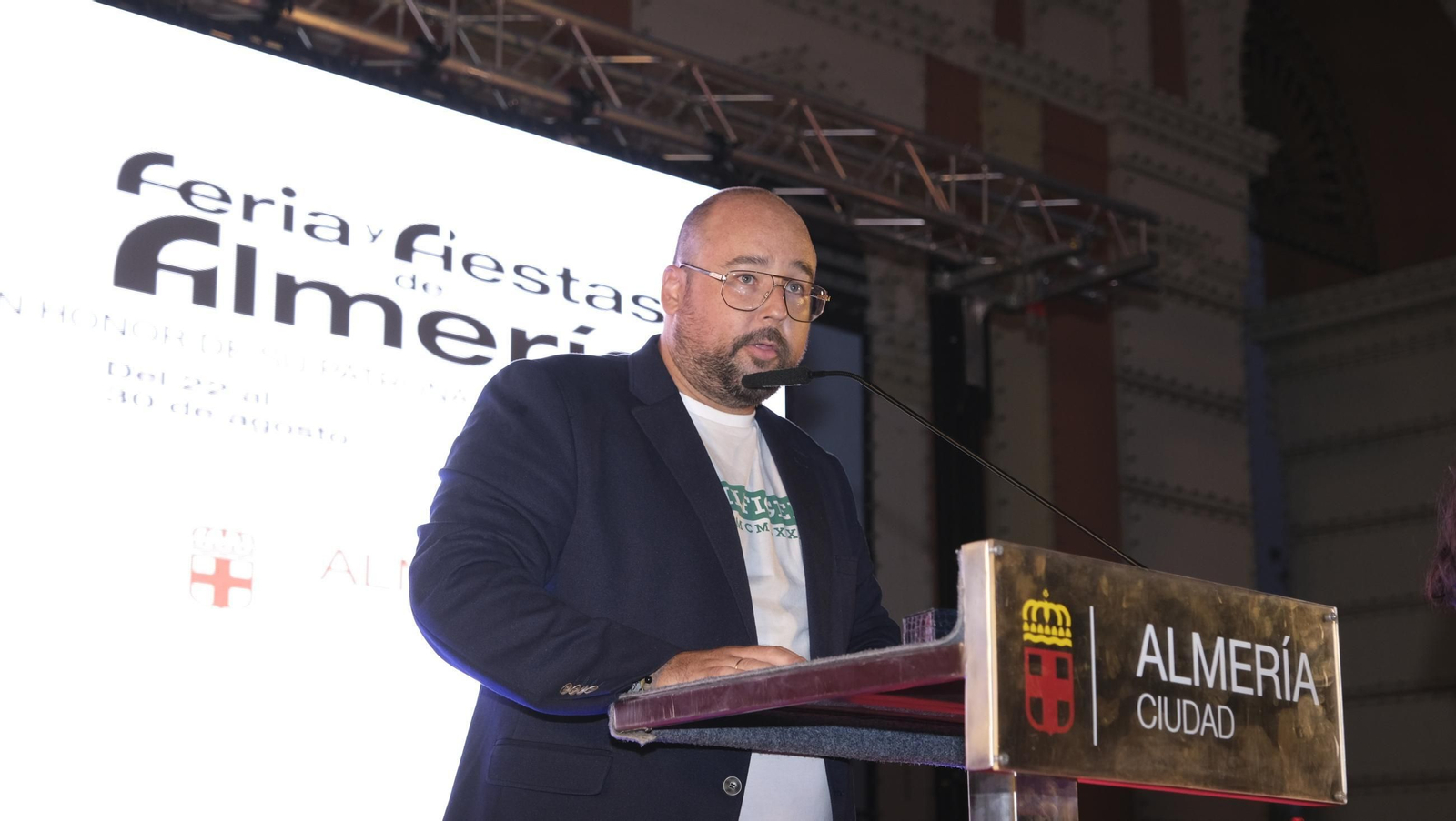 El pregón de la Feria de Almería 2025 y el encendido de la portada, en imágenes