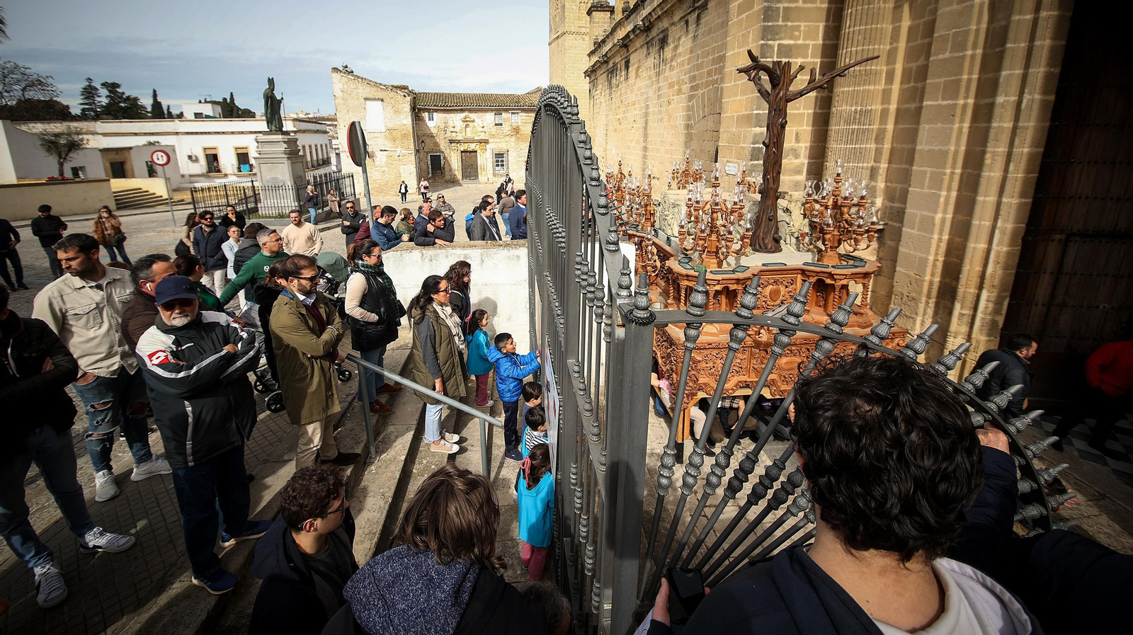 La Mortaja prueba su paso por el entorno de la Catedral