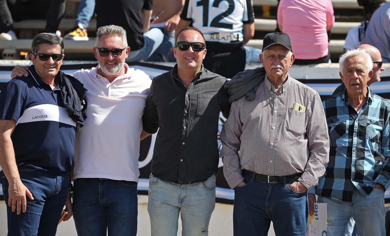 Fotos de la afición durante el Balona - Badajoz en el estadio municipal de La Línea