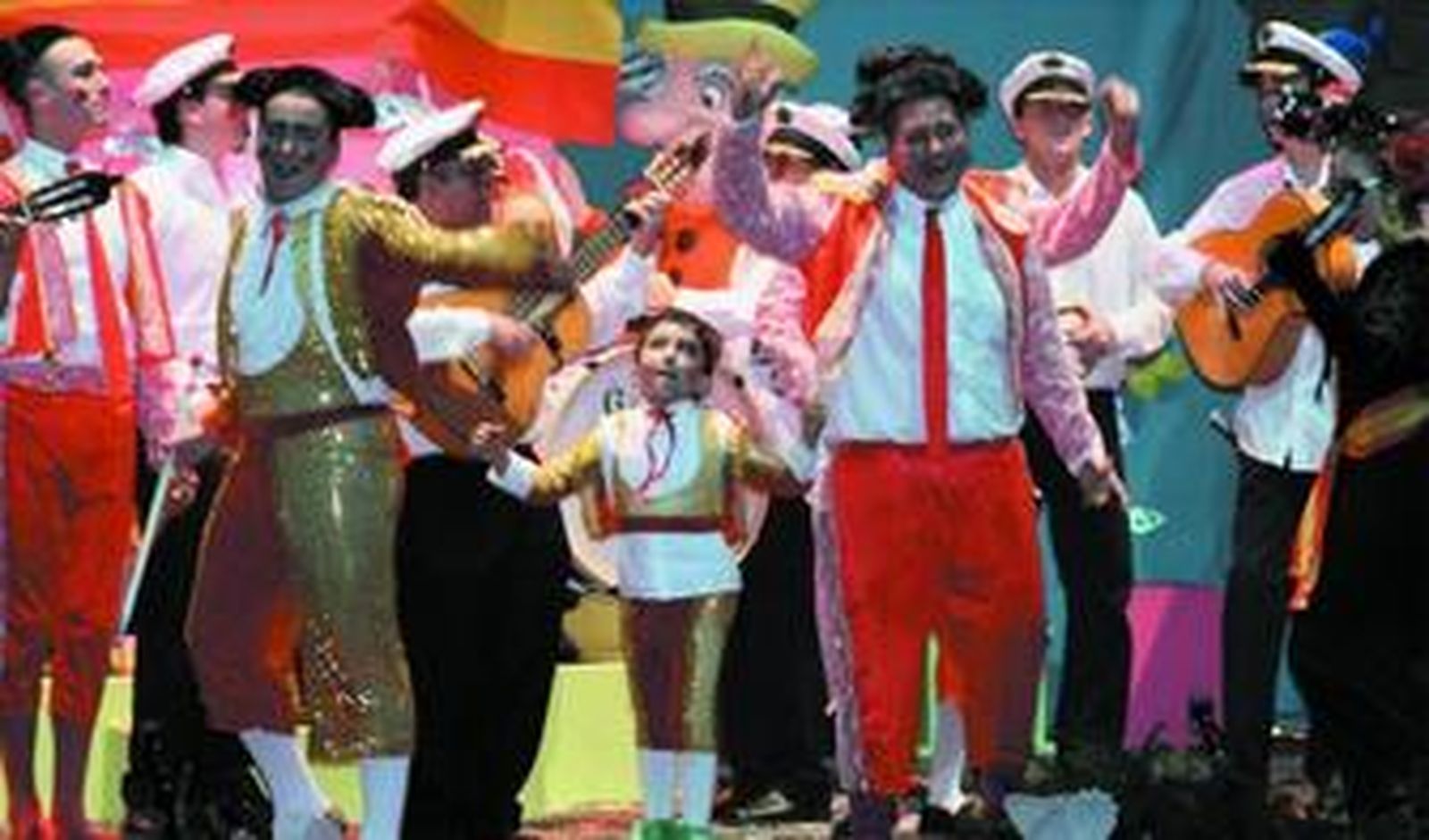 El concurso de agrupaciones del Carnaval de Punta Umbría comenzó ayer en el Teatro del Mar.