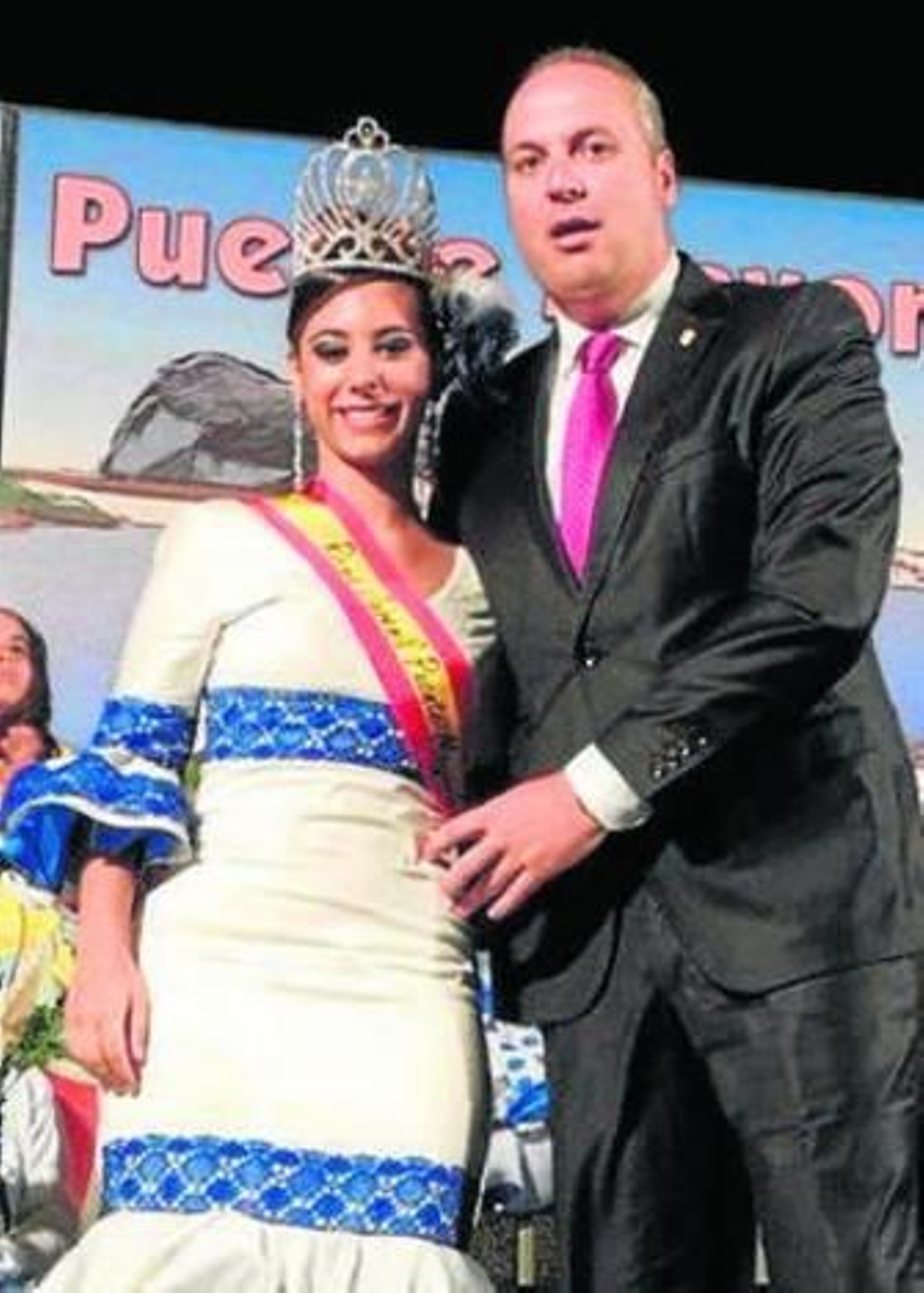 Marina Medina y Mayte Viaga, reinas juveniles de Puente y Campamento.