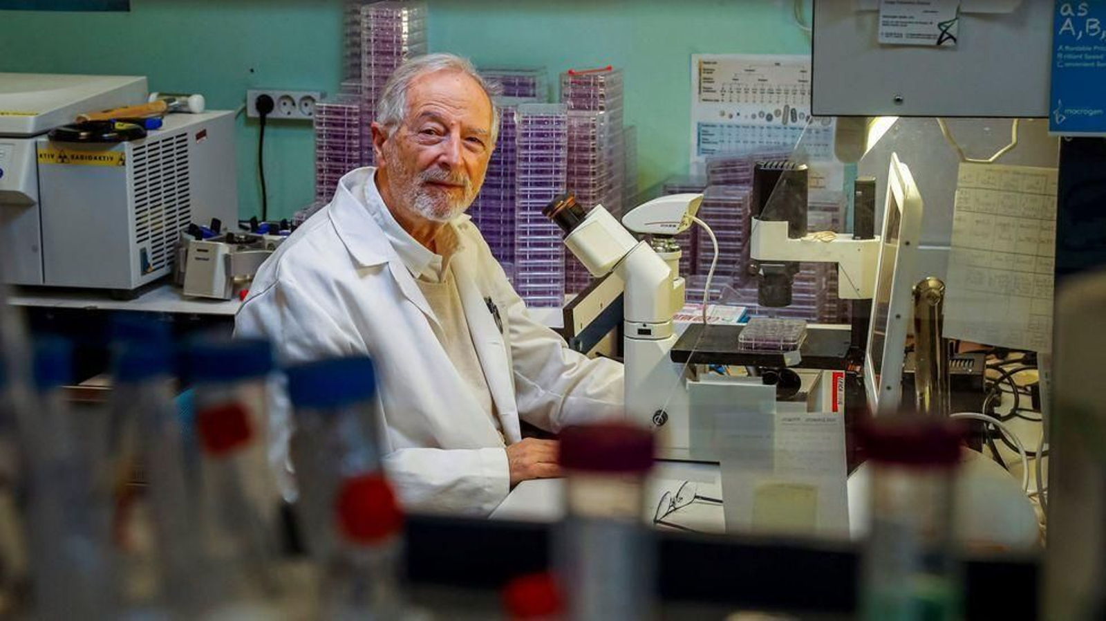 El virólogo Luis Enjuanes