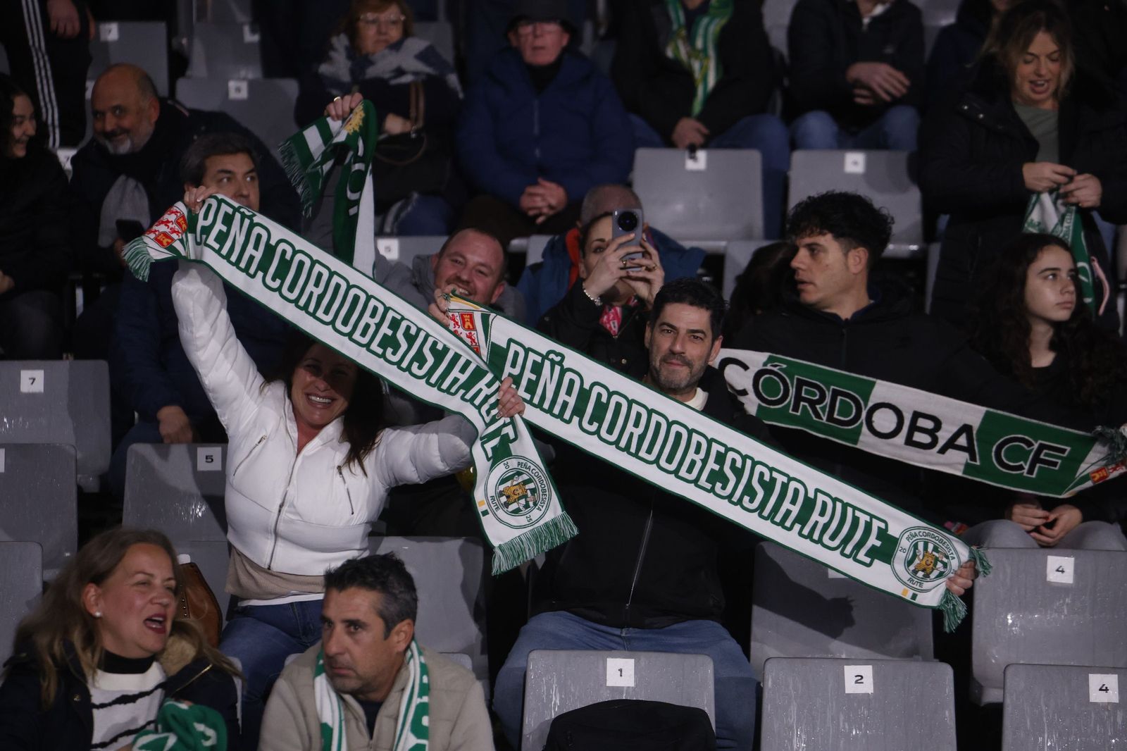Las mejores fotos del ambiente en El Arcángel para el Córdoba CF - Burgos
