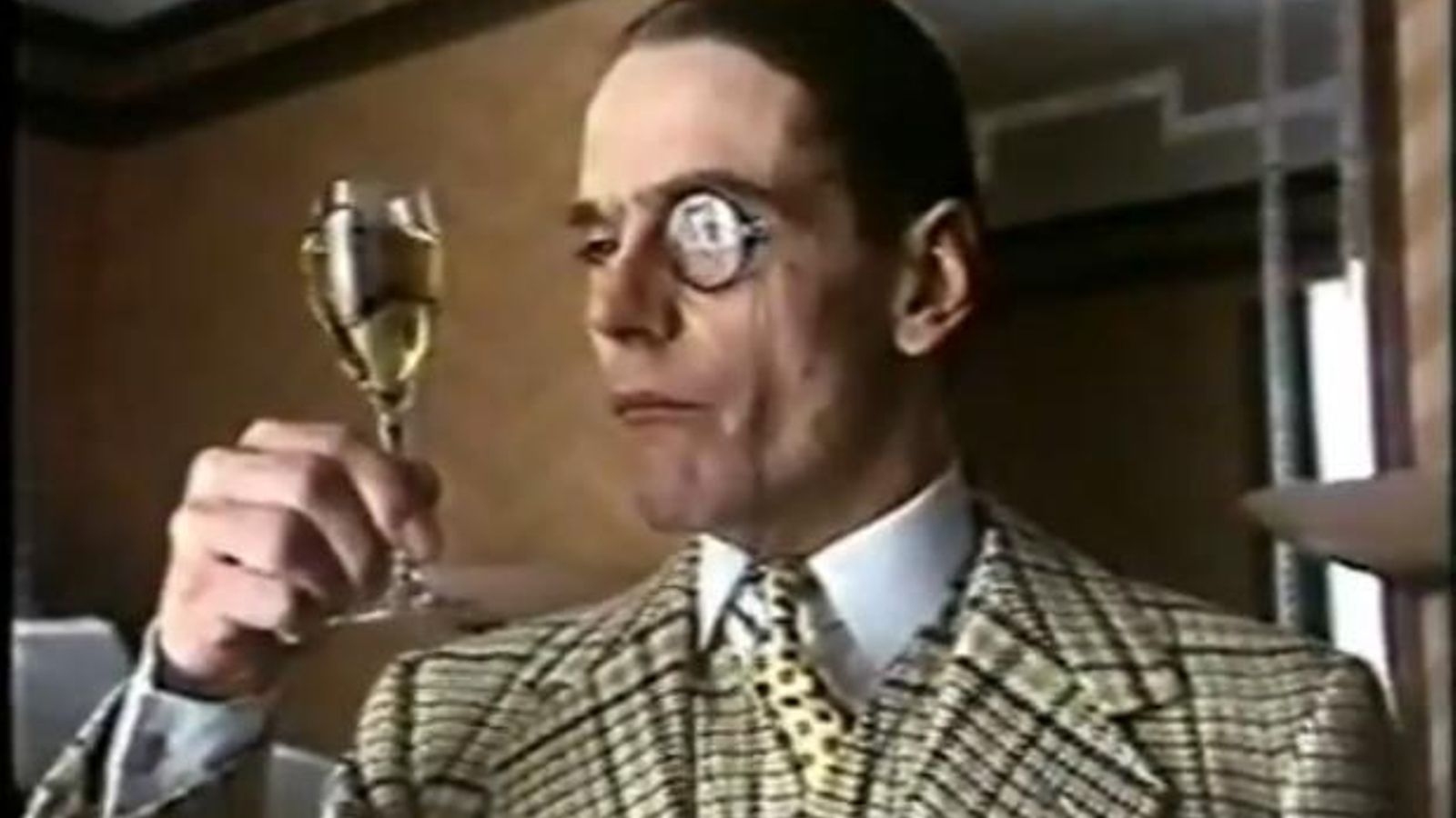 Un joven Jeremy Irons como Bertie Wooster promociona el jerez de Croft, 1978.