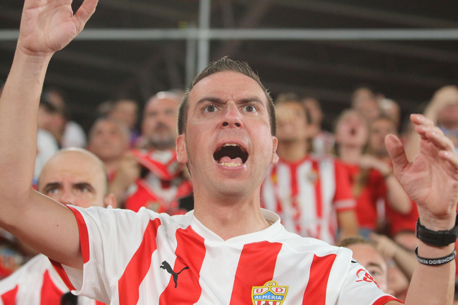 Las imágenes de la decepción de los aficionados del Almería