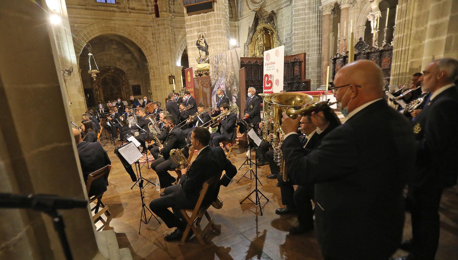 Imagen de la prestigiosa banda del Maestro Tejera en un concierto en la Catedral de Jerez.