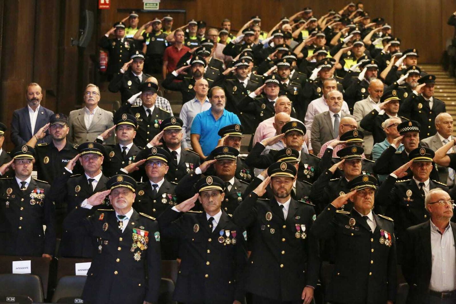 Fuerzas de seguridad en el acto oficial con motivo del patrón de la Policía Local