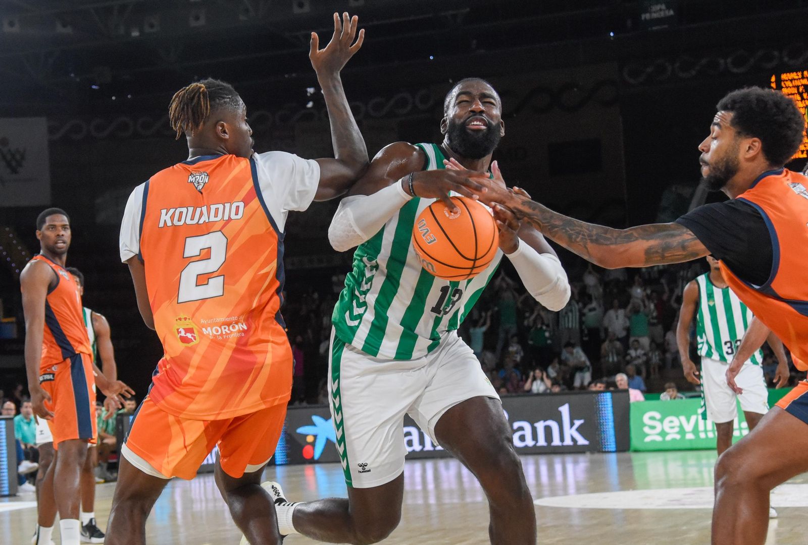 El Betis Baloncesto - CB Morón, en imágenes