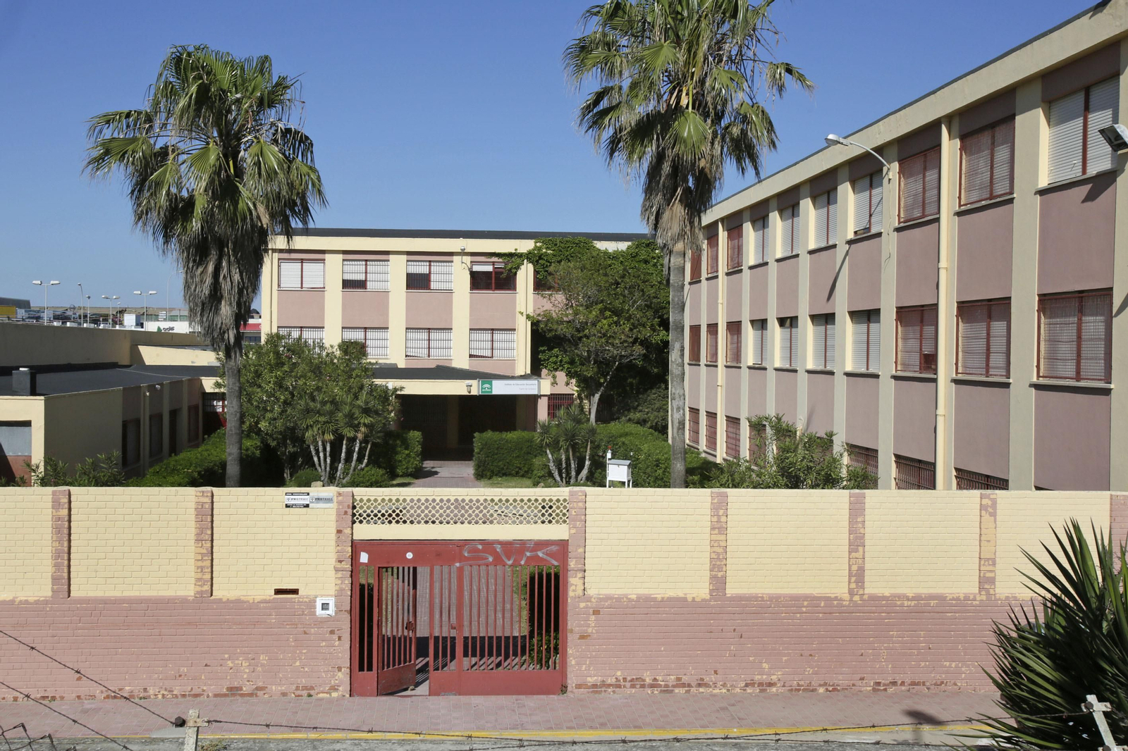 Imagen de la entrada del IES Cortadura.