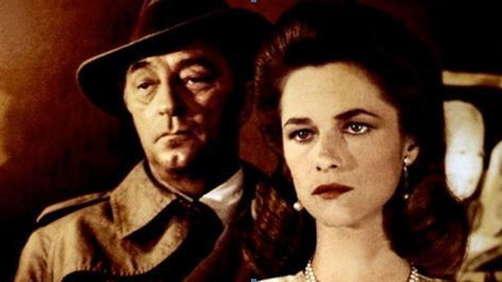 Robert Mitchum y Charlotte Rampling en una escena de 'Adios, muñeca'.