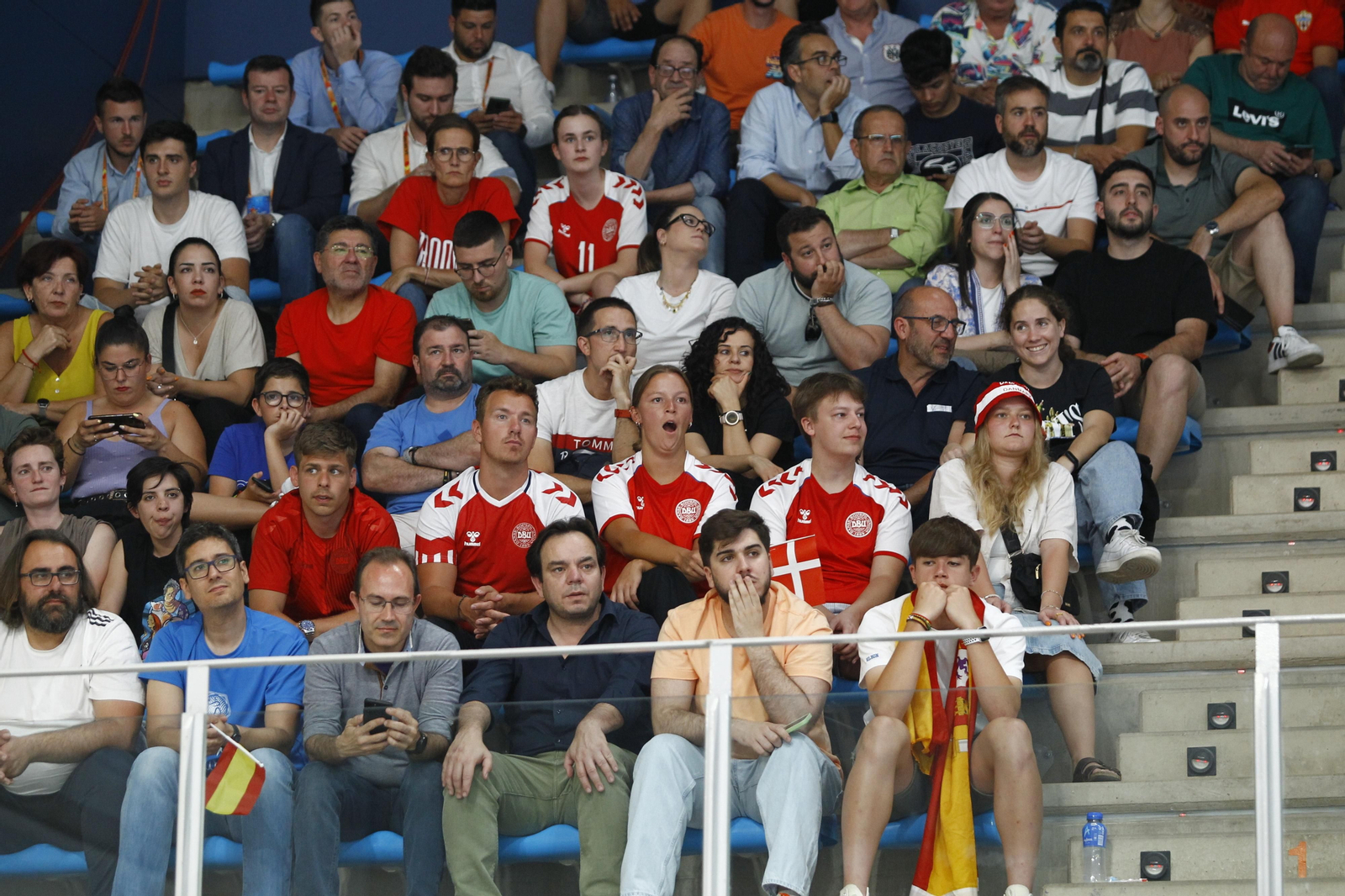 Imágenes del España-Dinamarca de la EHF Euro Cup de balonmano, en Almería