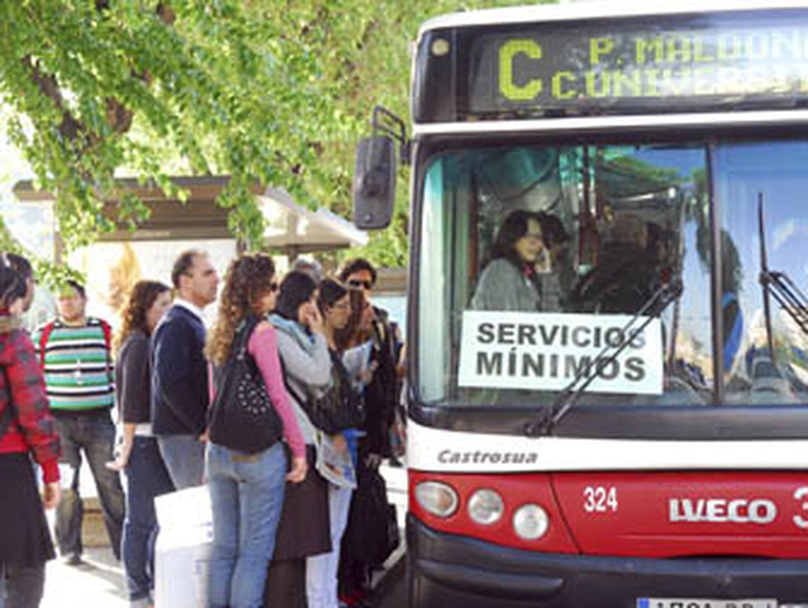 Toda la plantilla de Rober se suma a la primera jornada de huelga, que transcurrió sin incidentes